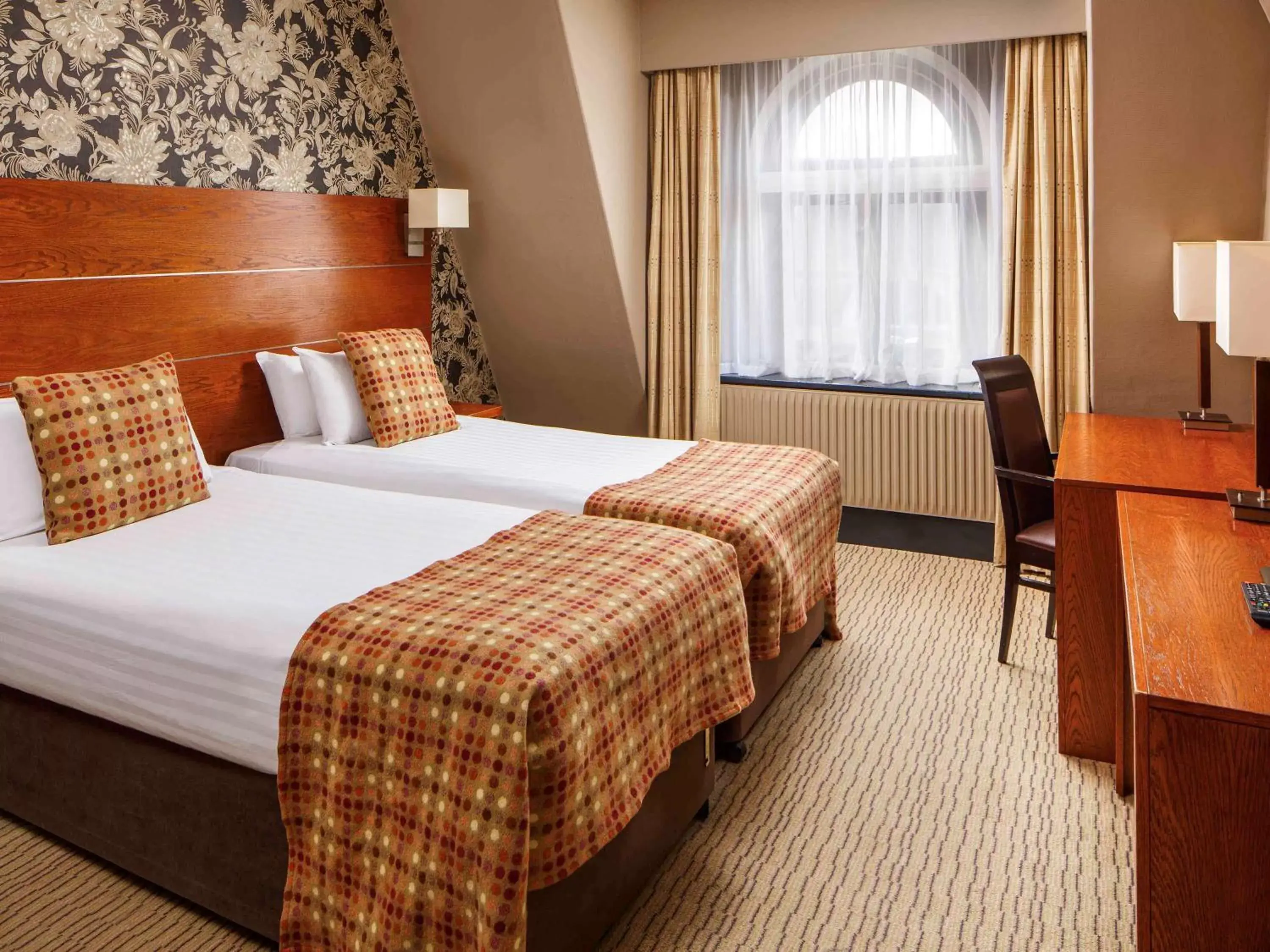 Photo of the whole room, Bed in Mercure Inverness Hotel