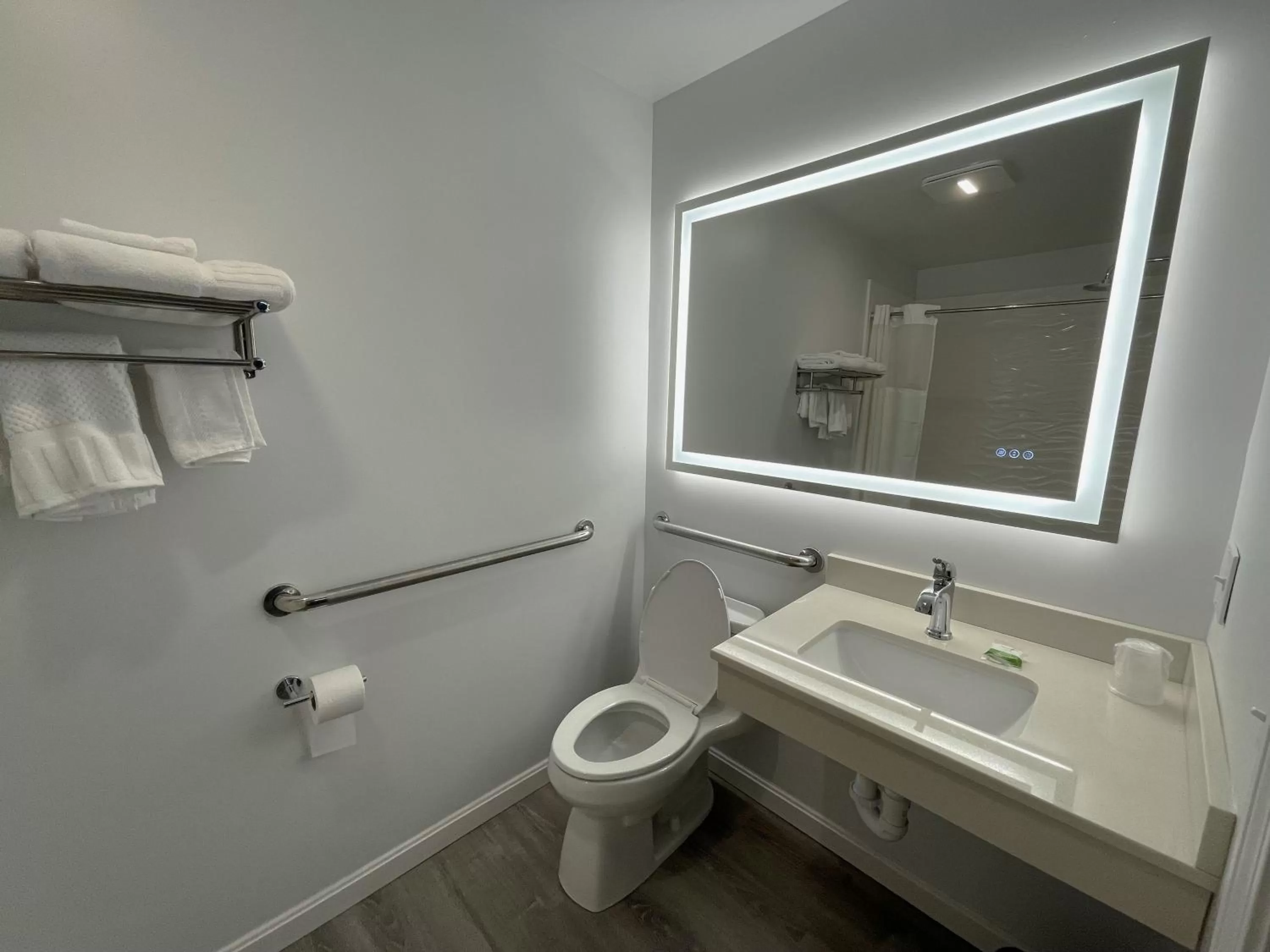 Bathroom in Blue Beach Motel Providence North Kingstown