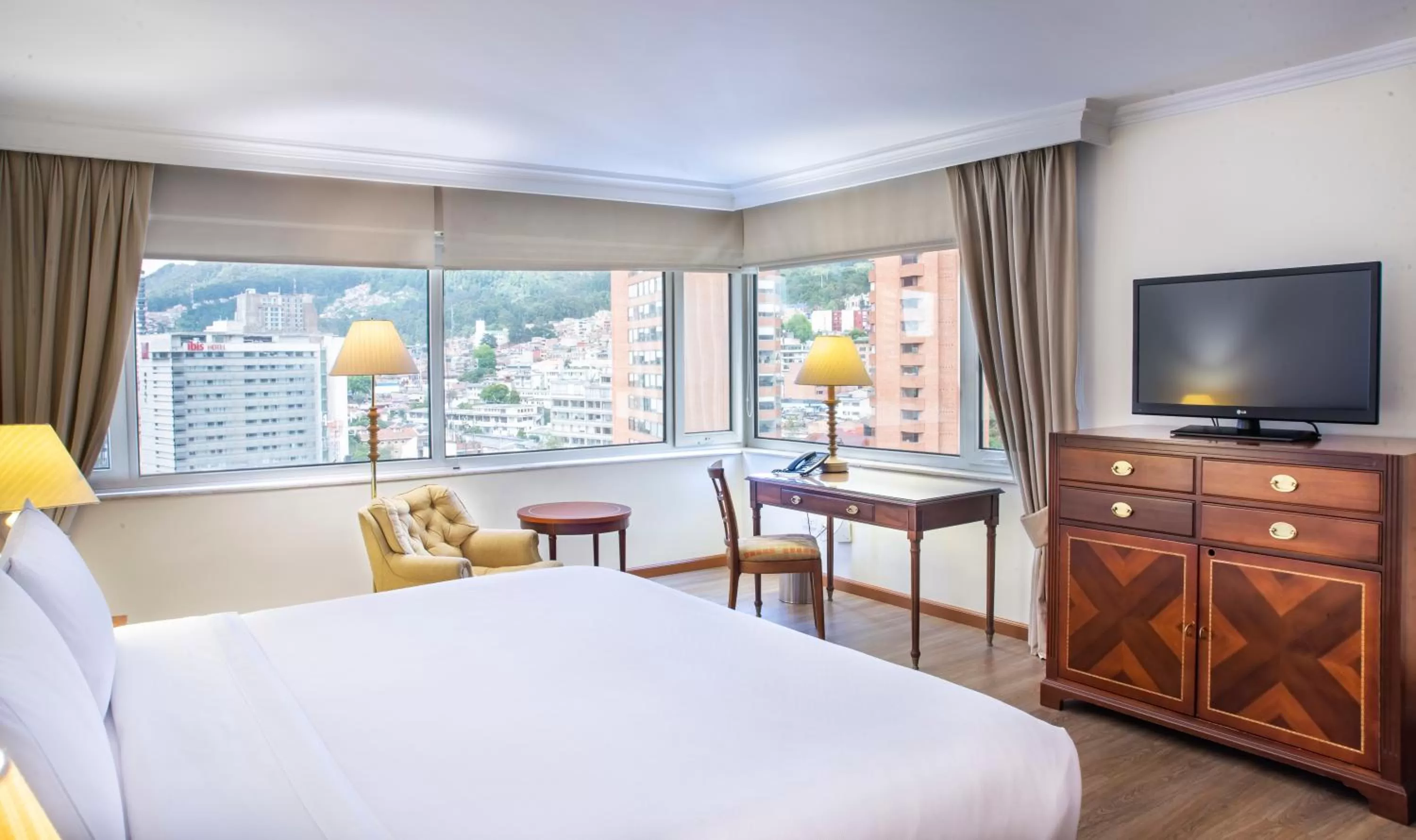 Photo of the whole room, Bed in Tequendama Bogotá