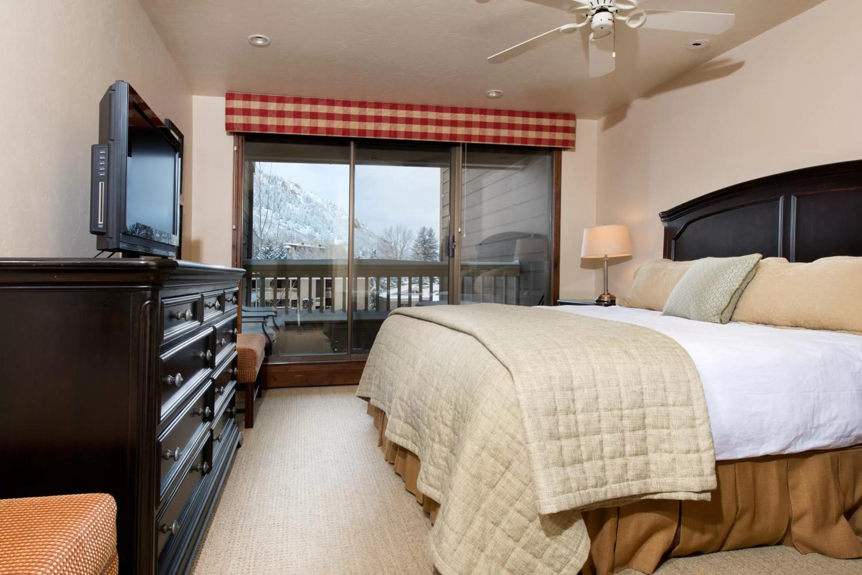 Photo of the whole room in The Gant