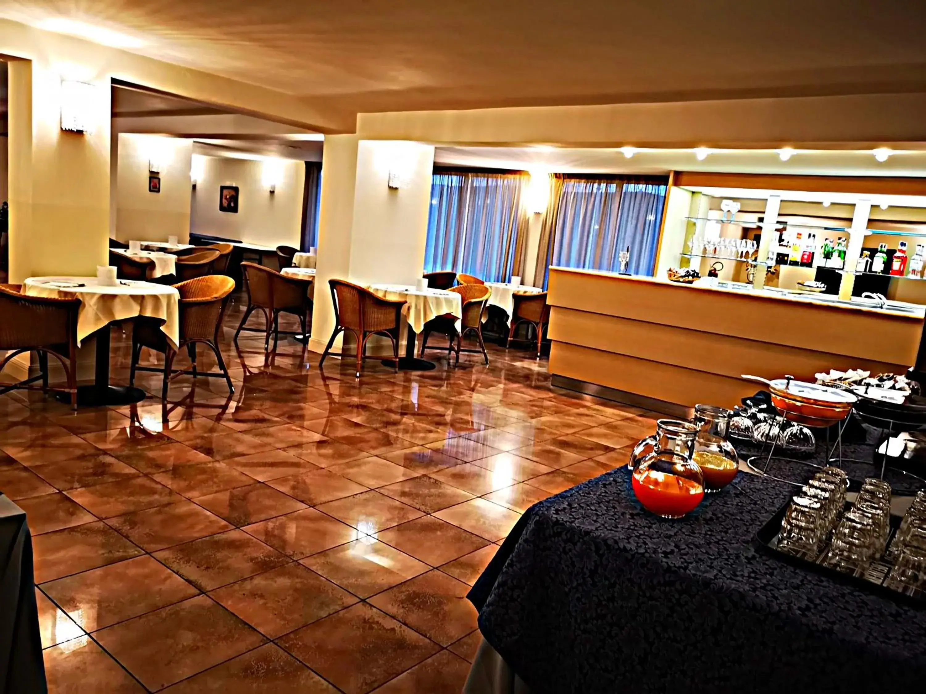 Restaurant/Places to Eat in Hotel Ambra