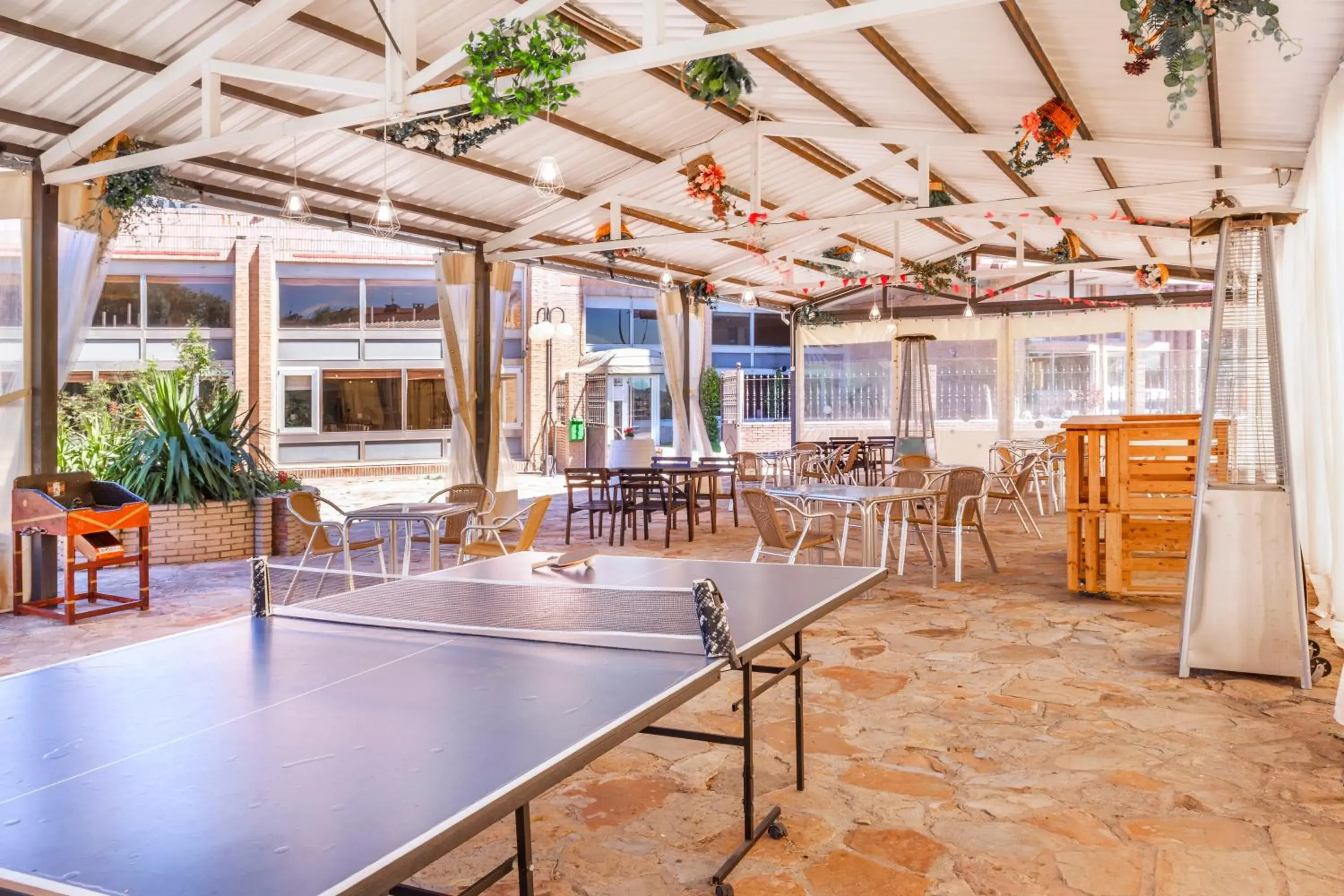 Restaurant/places to eat, Table Tennis in Hotel Vejo