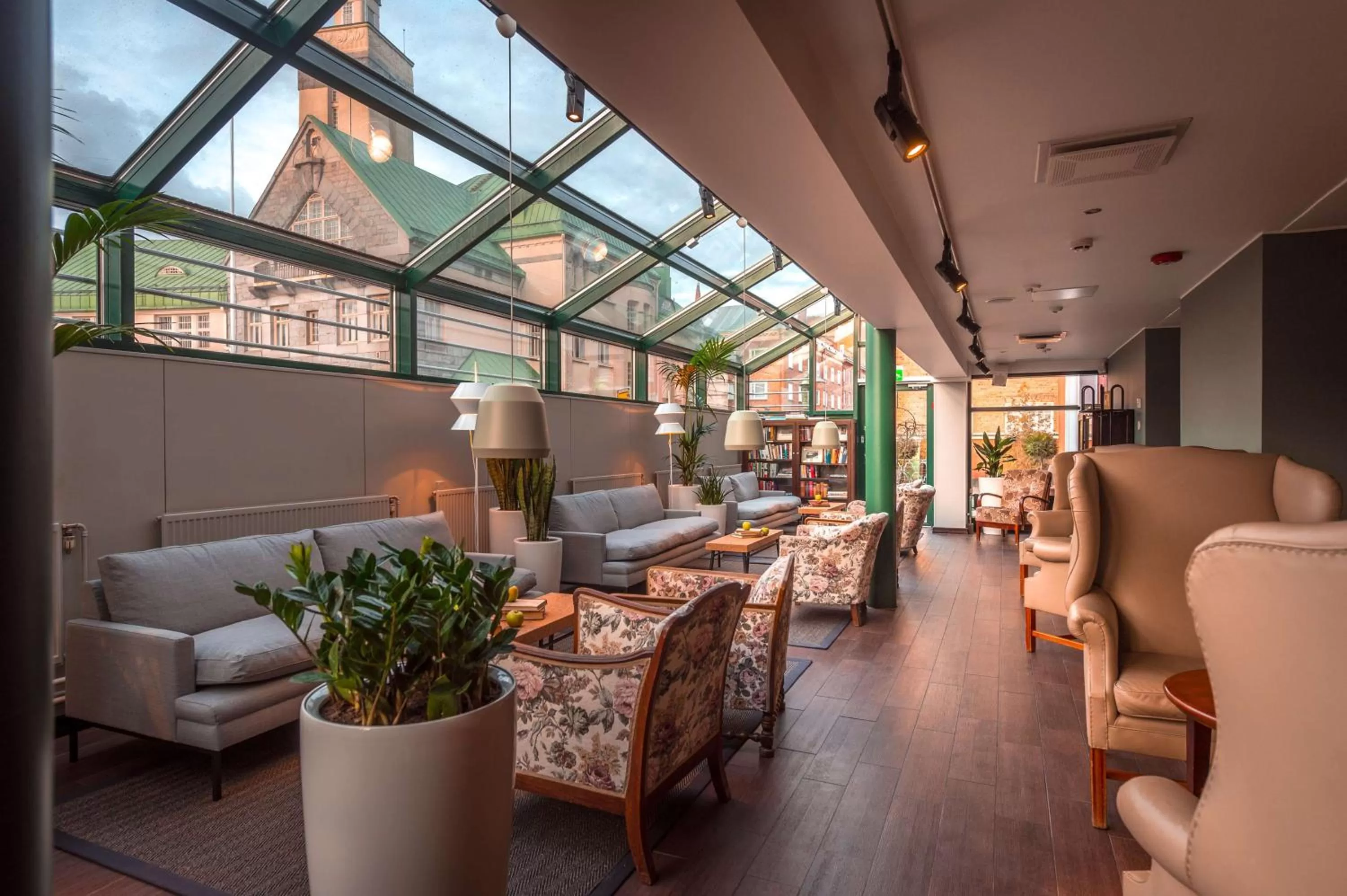 Lounge or bar in Radisson Blu Grand Hotel Tammer