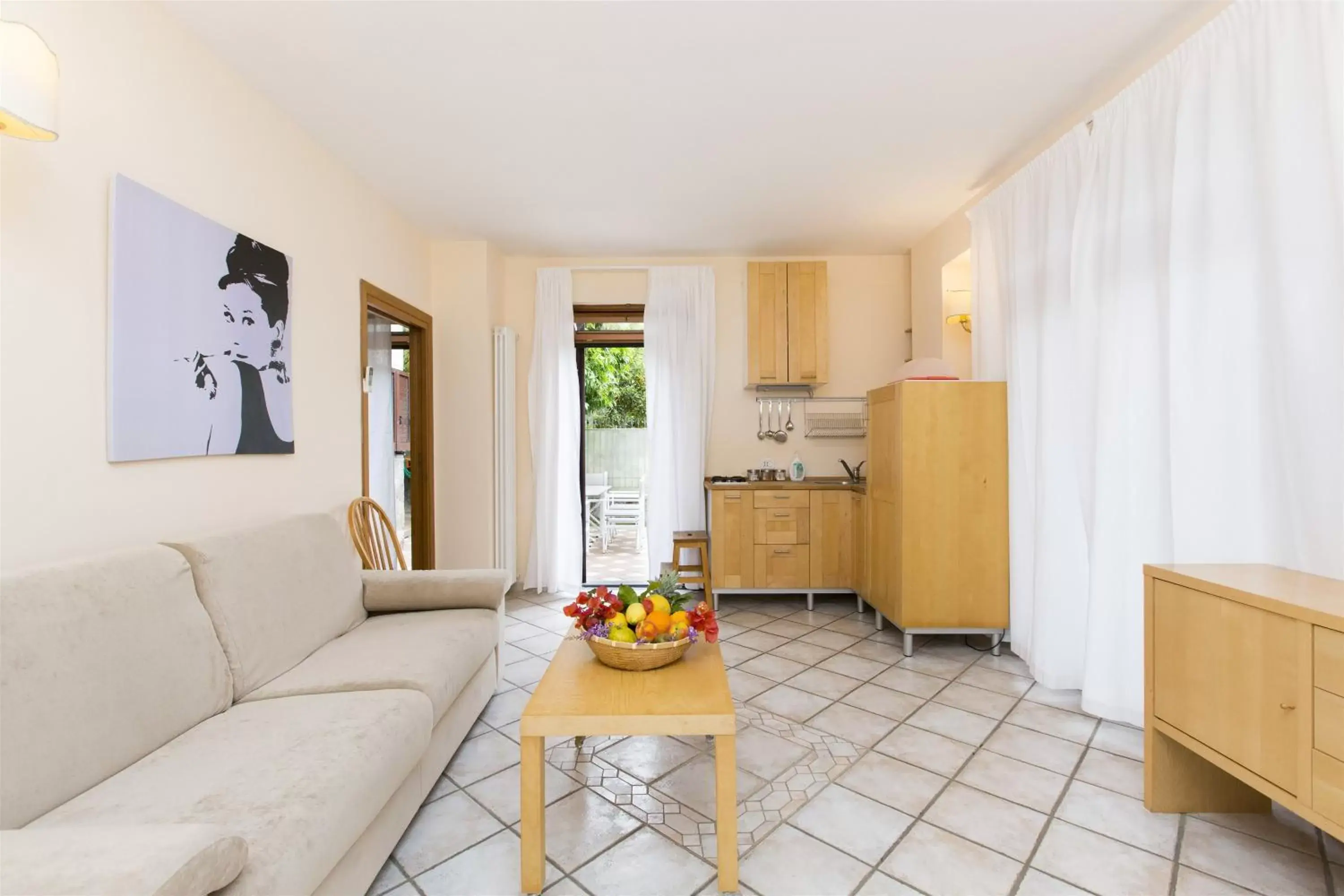 Kitchen or kitchenette, Seating Area in Hotel Cristina