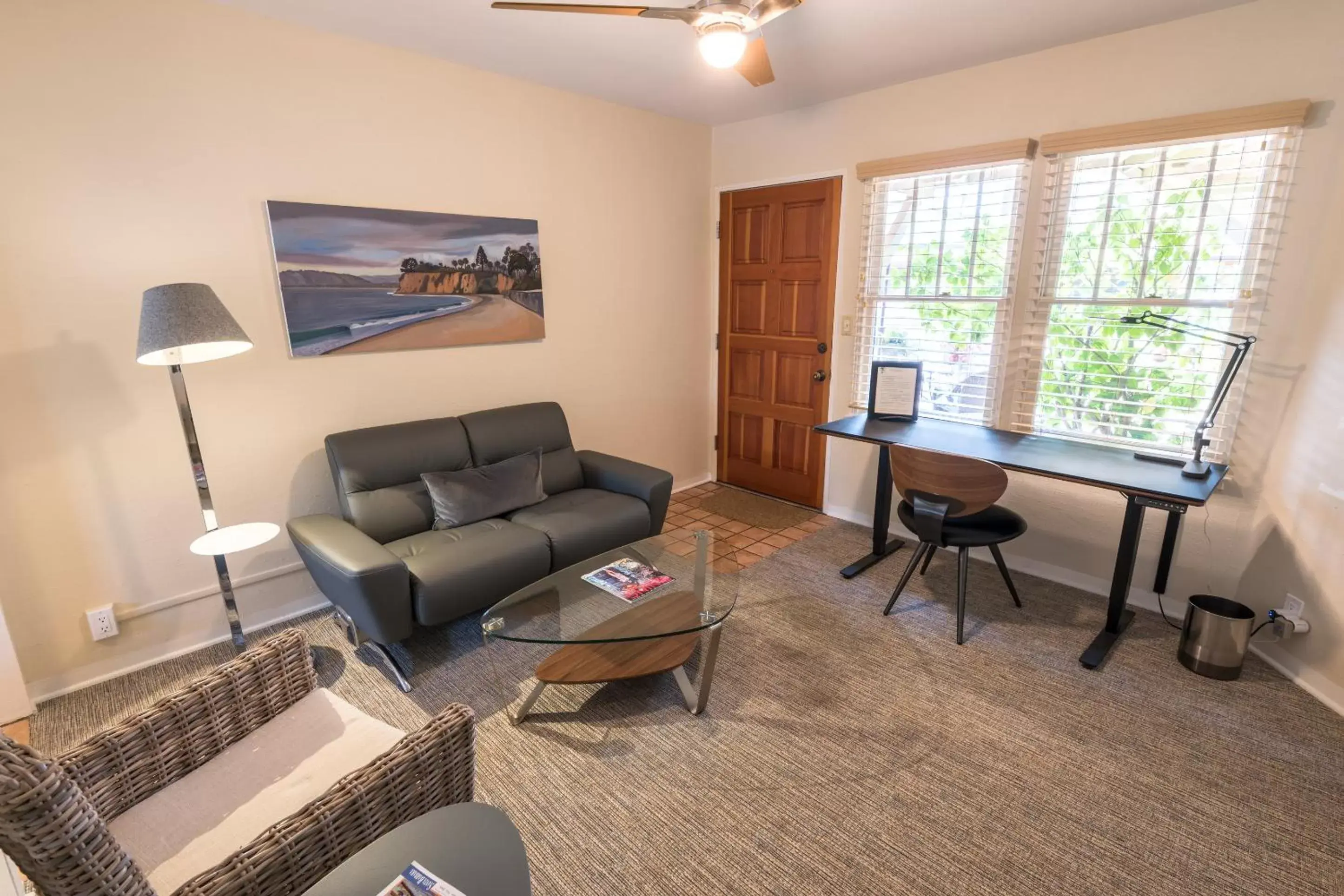 Deluxe Queen Studio with Kitchen - Eight in Harbor House Inn Deluxe Queen Studio with Kitchen - Eight in Harbor House Inn