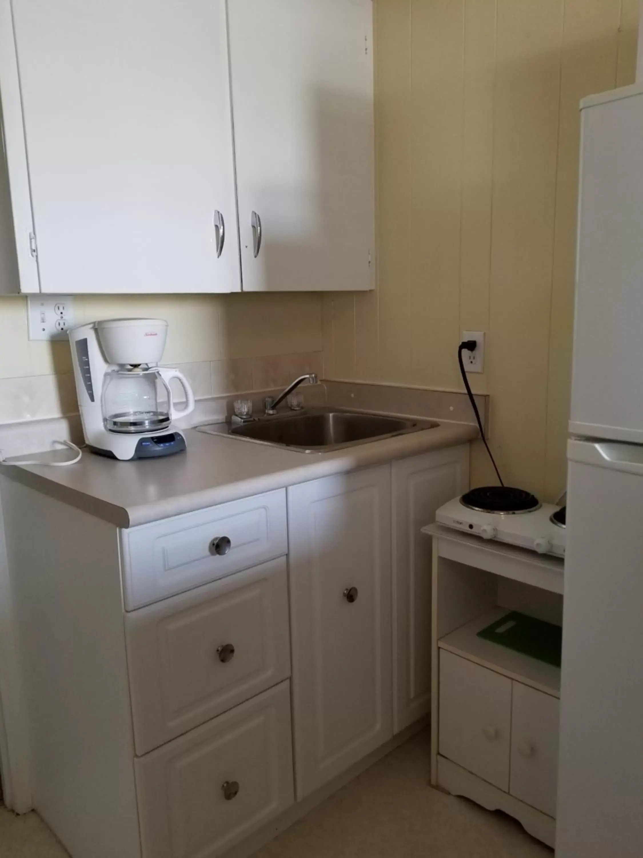 Kitchen/Kitchenette in Melsask Motel