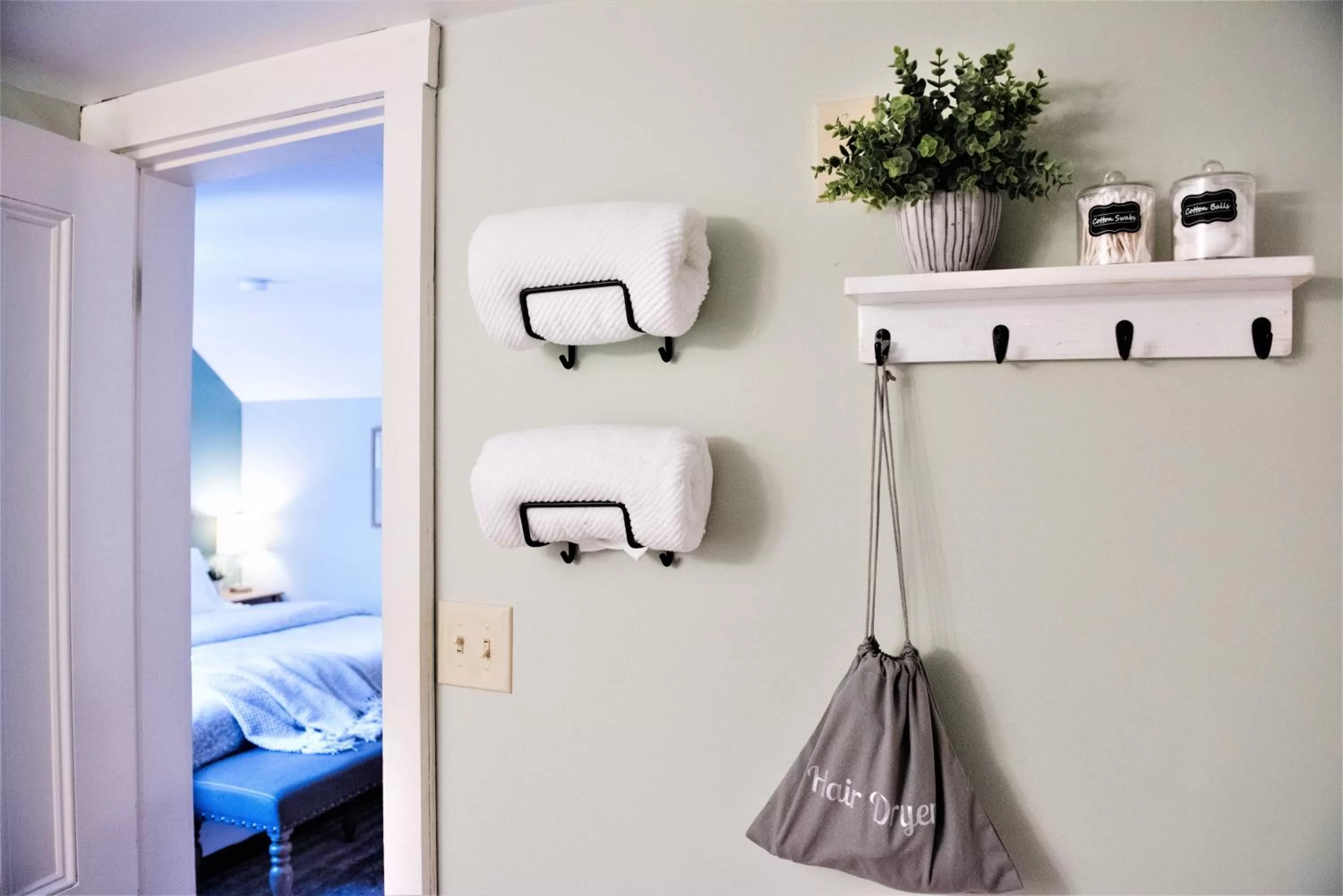 Bathroom, Bed in Inn on Golden Pond