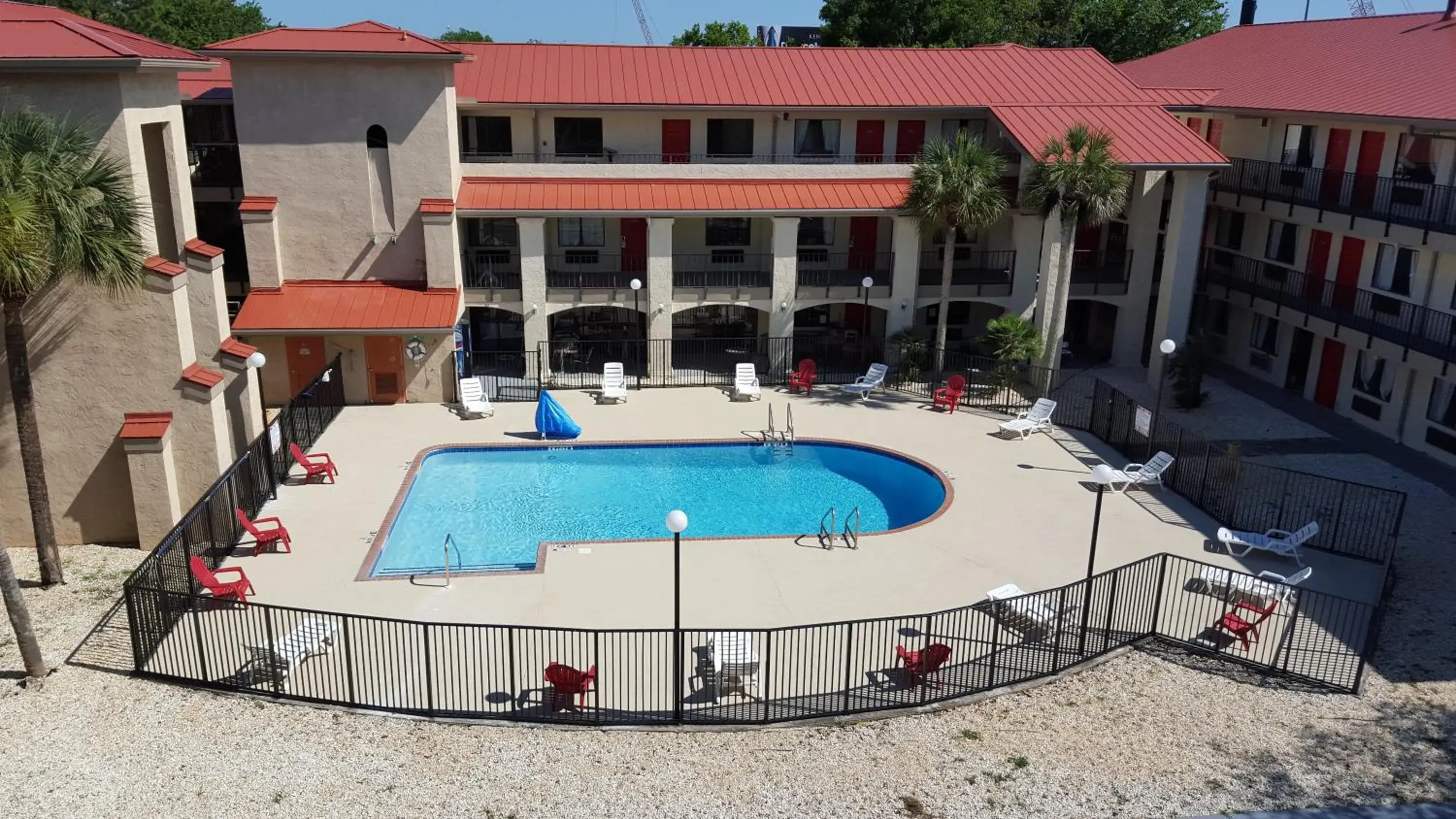 Swimming pool, Pool View in Tricove Inn & Suites