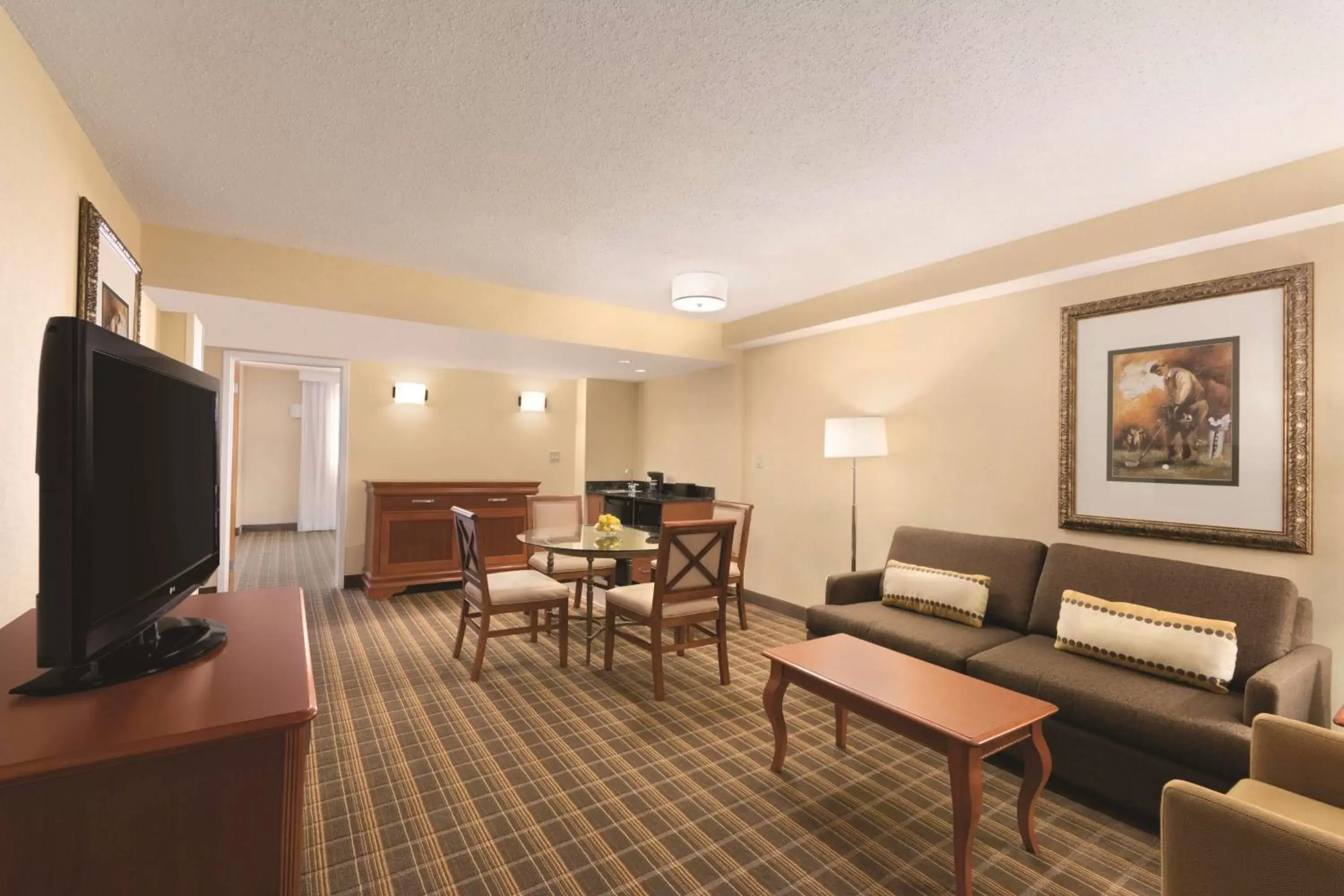 Living room, Seating Area in Embassy Suites Greenville Golf Resort & Conference Center