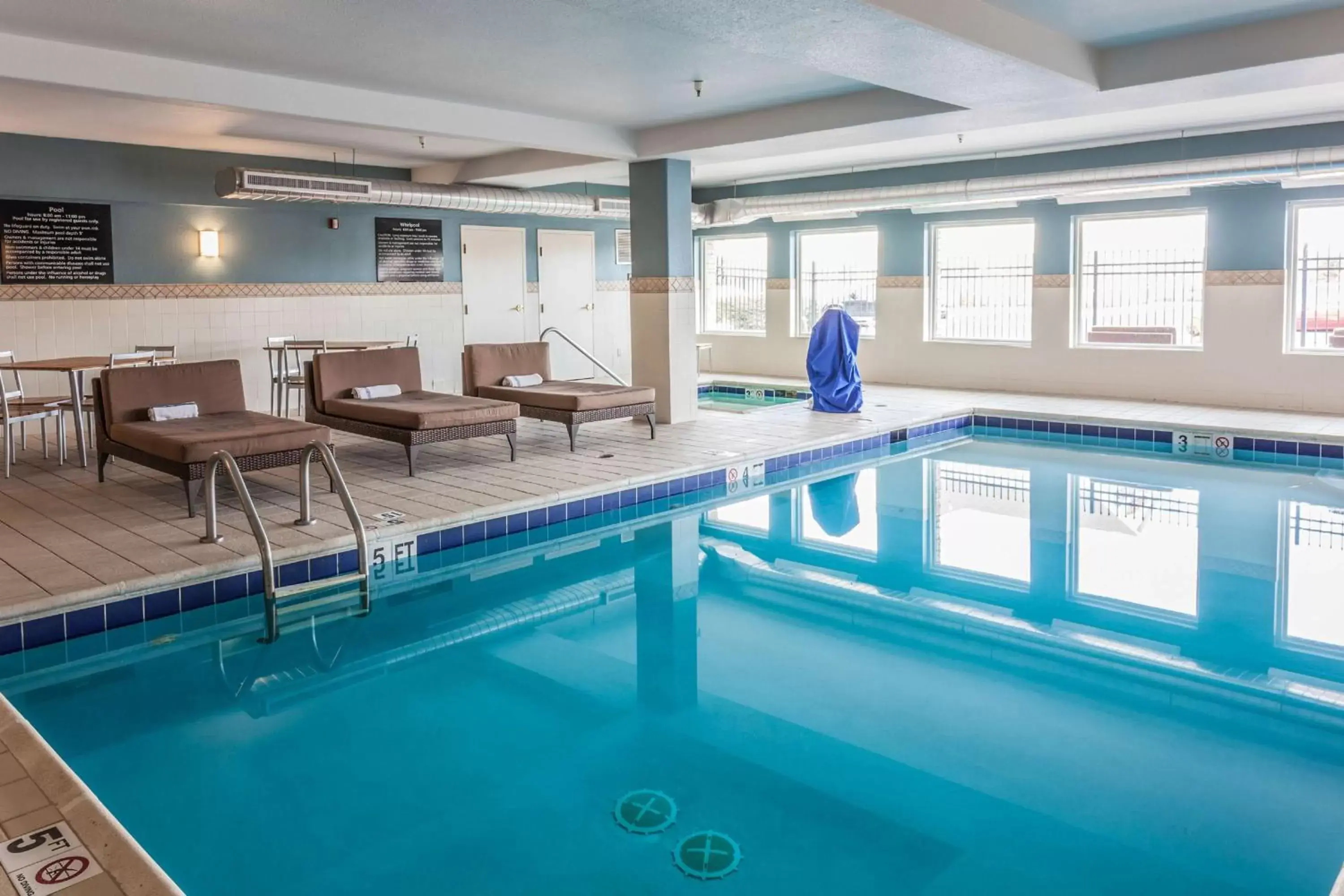 Pool view, Swimming Pool in Hampton Inn Colorado Springs-Airport