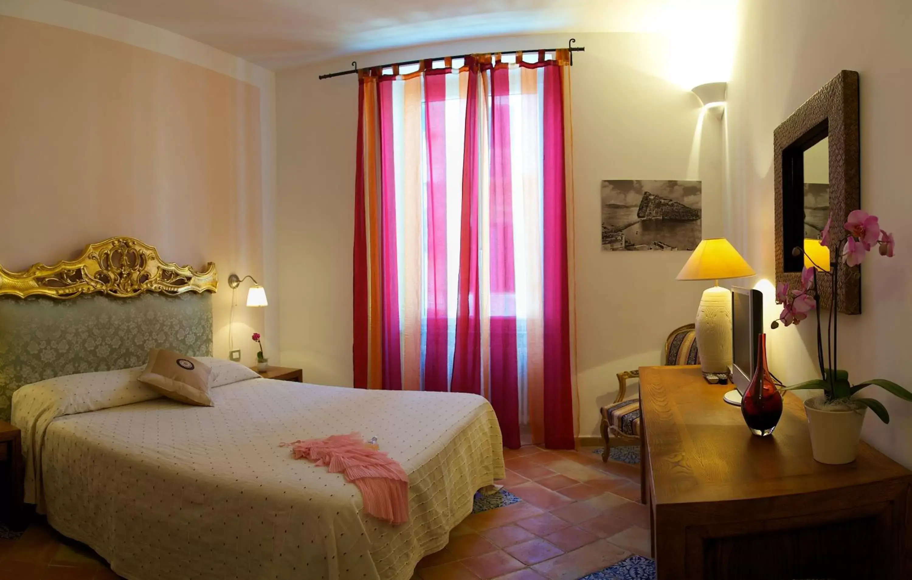 TV and multimedia, Bed in Villa Lieta