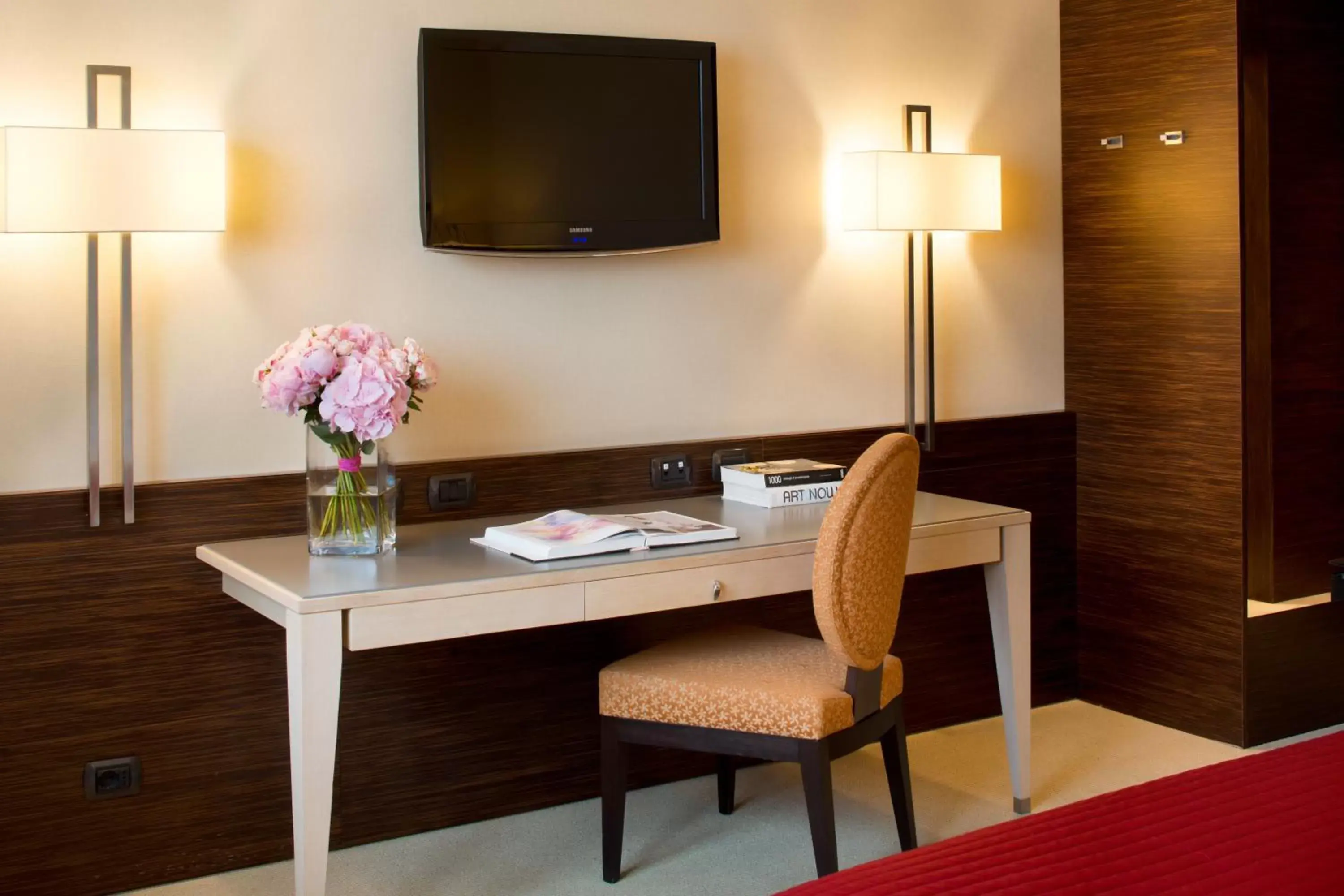 Seating area, TV/Entertainment Center in Starhotels Grand Milan