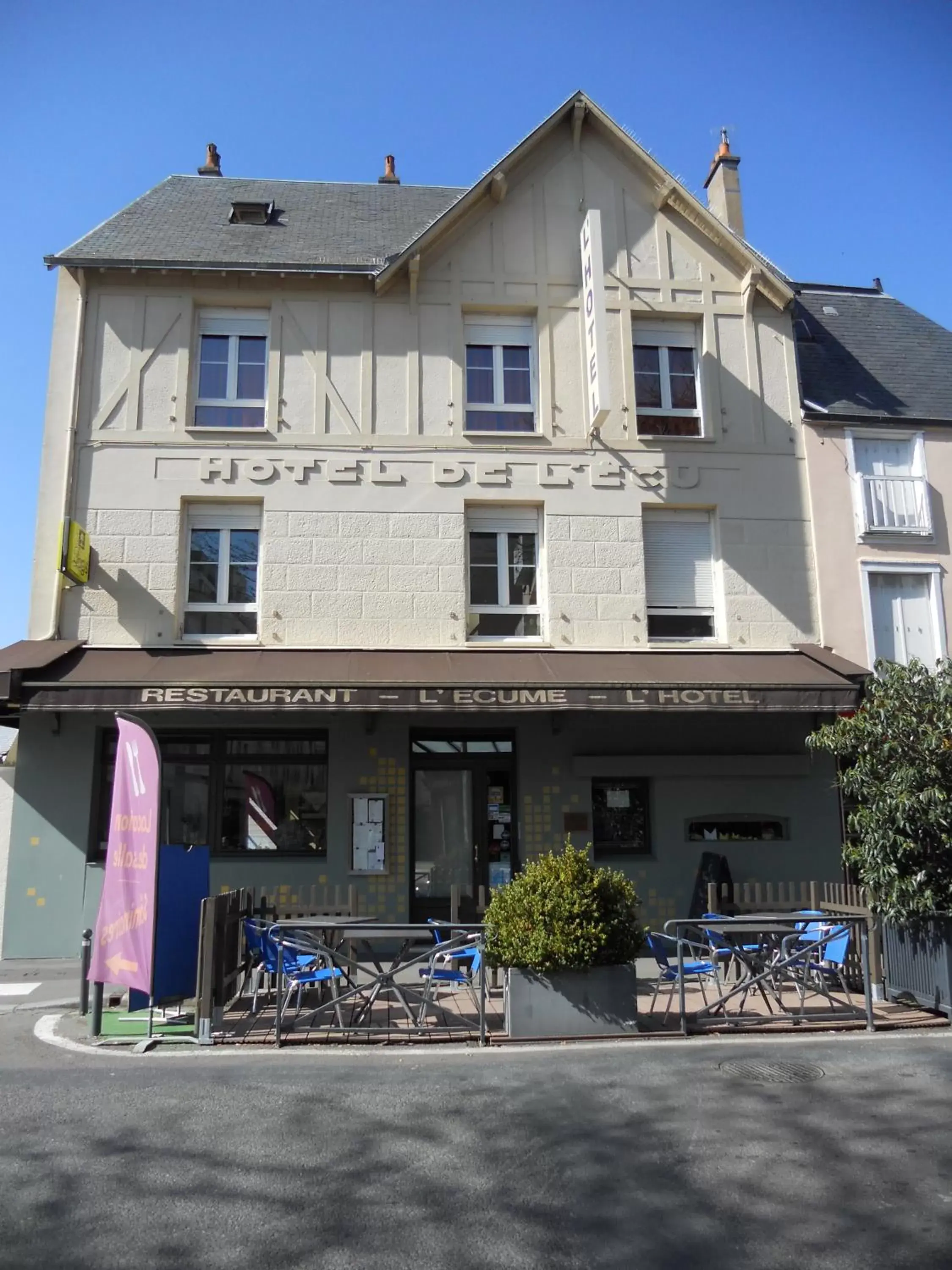 Property Building in L'HÔTEL de CHARTRES