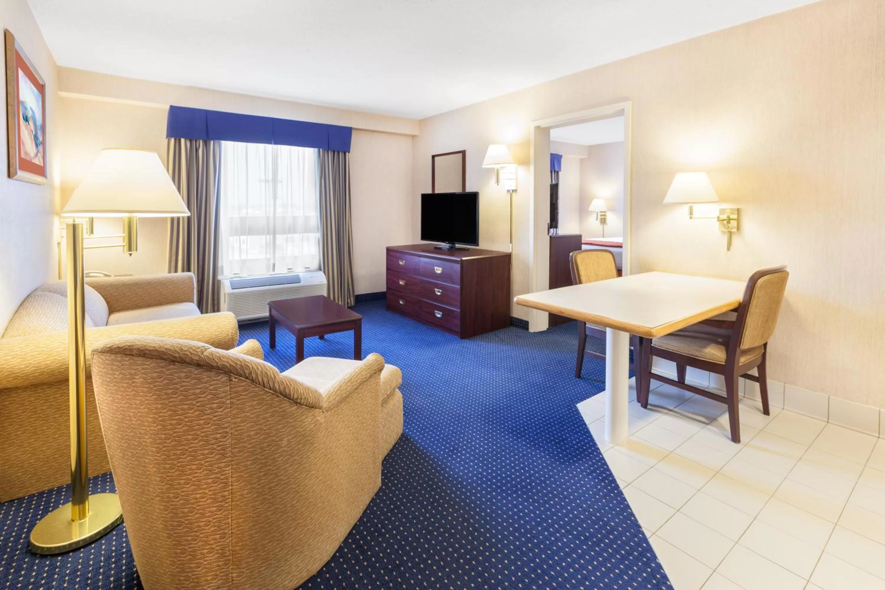 Bedroom, Bed in Wyndham Garden Monterrey Norte