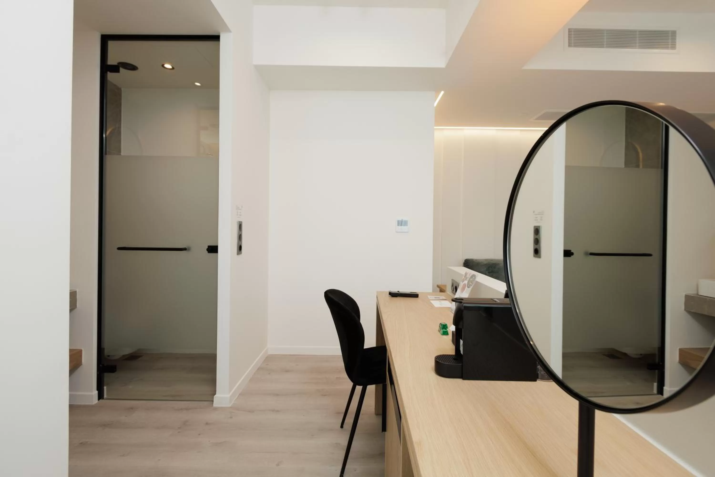 Shower in Hilton Garden Inn Athens Syggrou Avenue