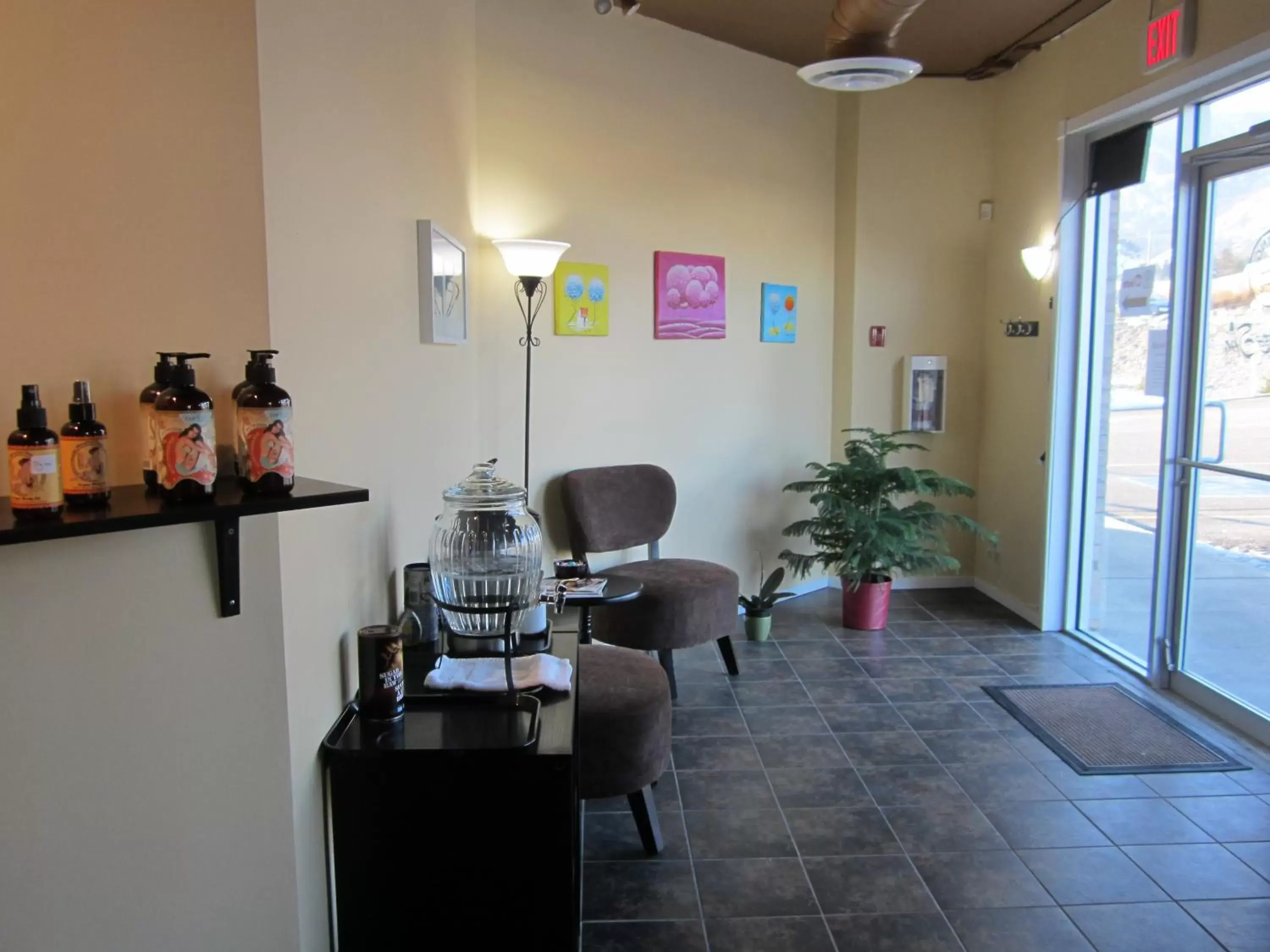 Spa and wellness centre/facilities in Super 8 by Wyndham West Kelowna BC Spa and wellness centre/facilities in Super 8 by Wyndham West Kelowna BC