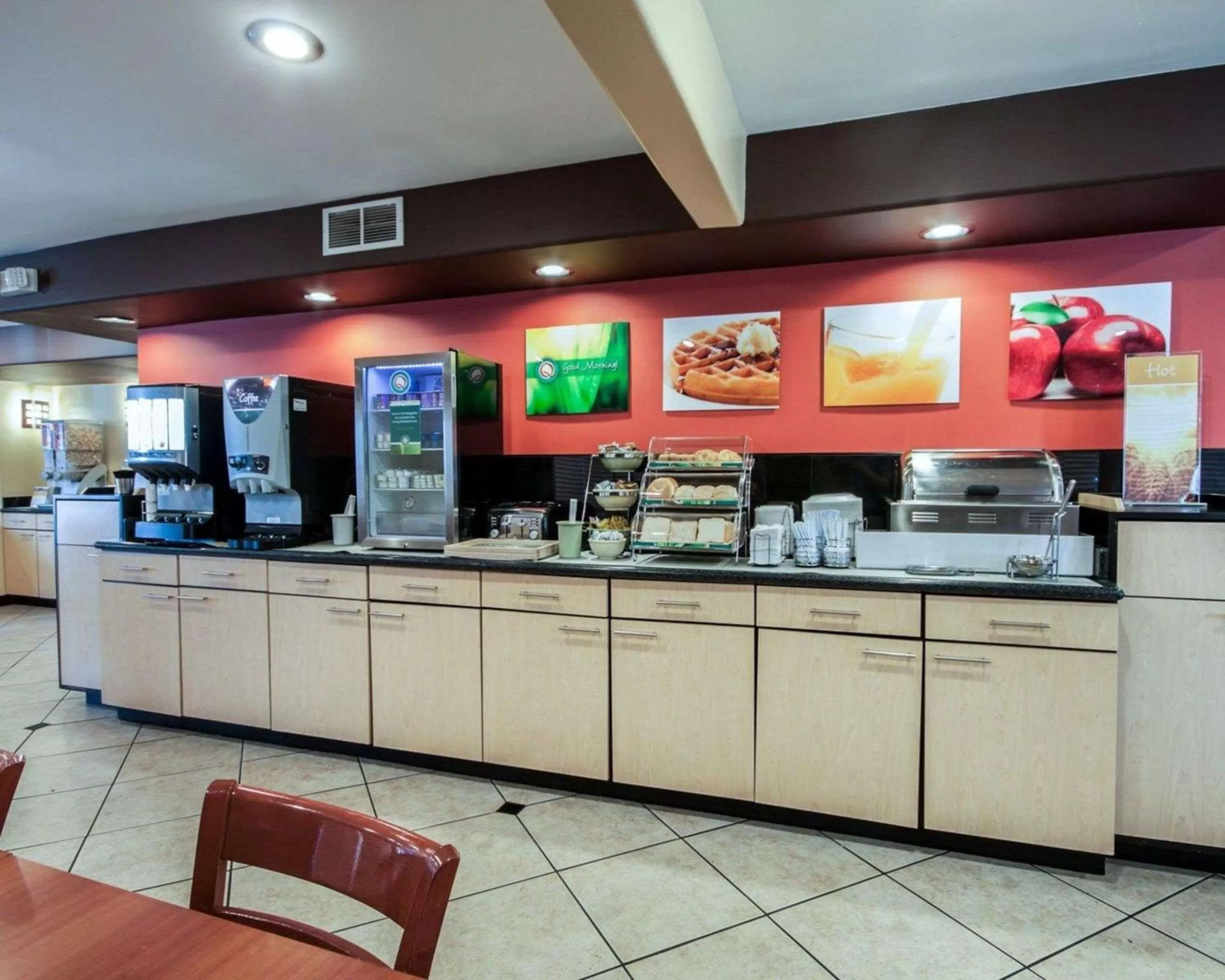 Restaurant/places to eat in Quality Inn Airport East