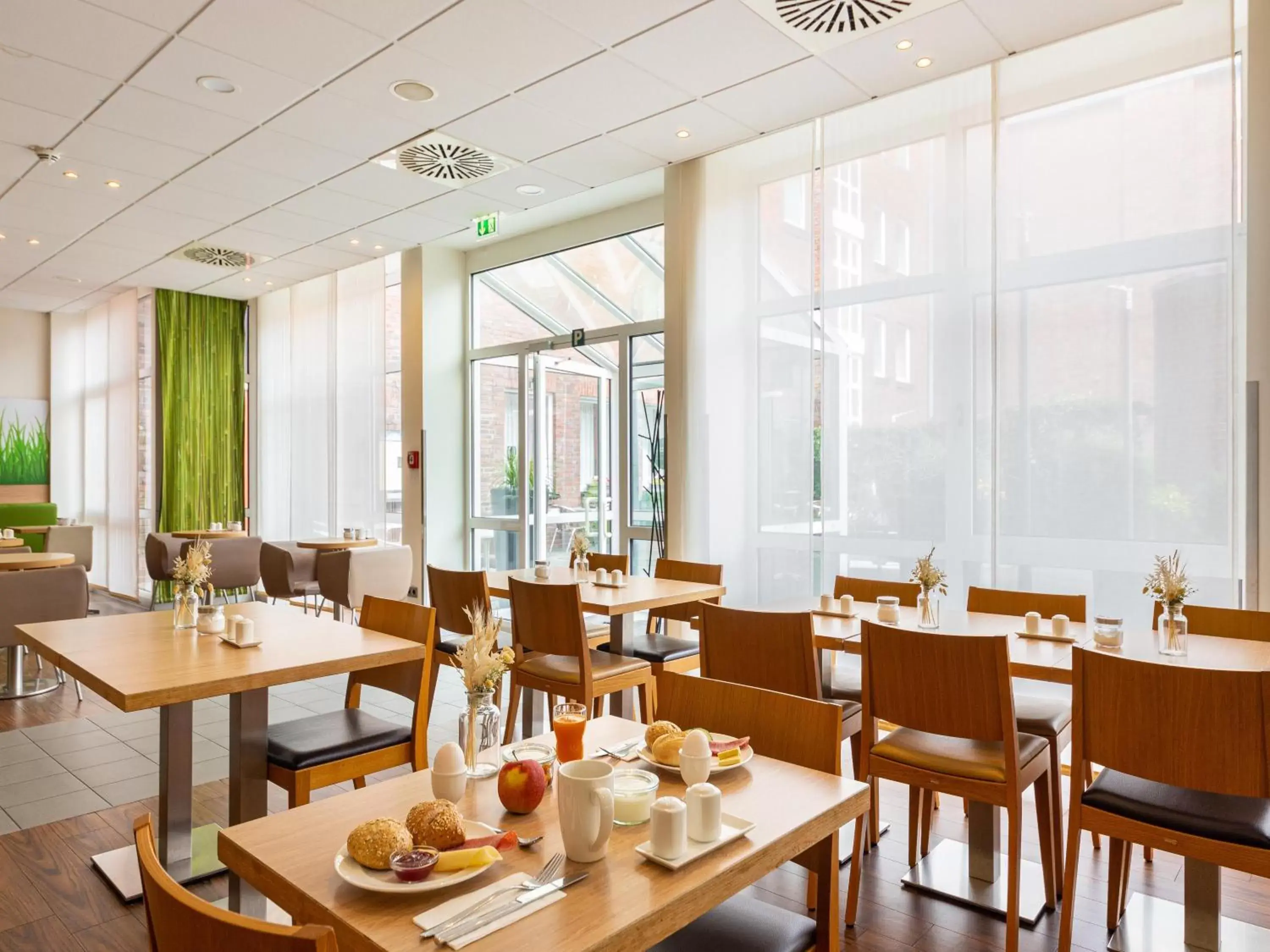 Restaurant/Places to Eat in B&B Hotel Duisburg Hbf-Nord