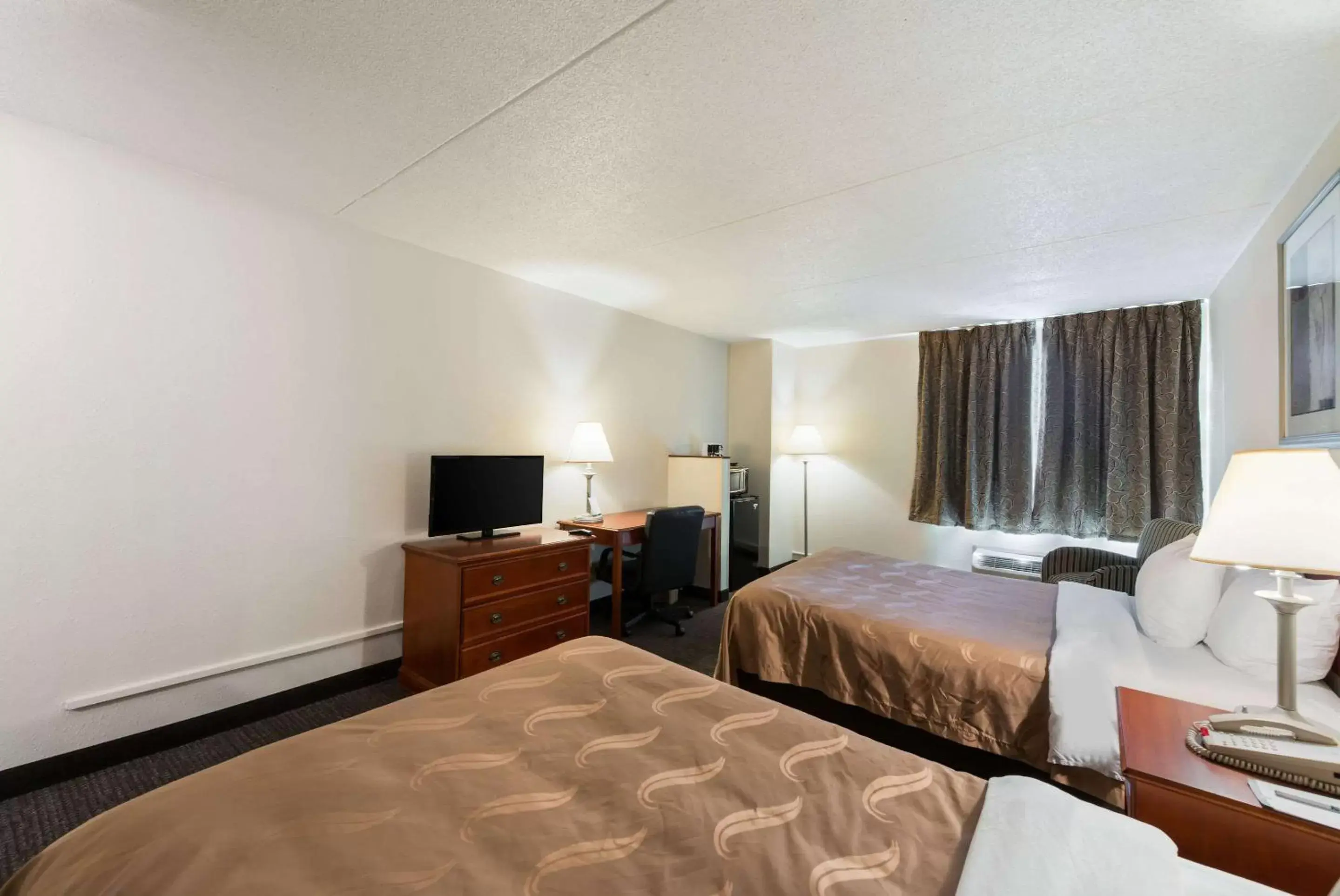 Photo of the whole room, Bed in Quality Inn Bradley- Bourbonnais