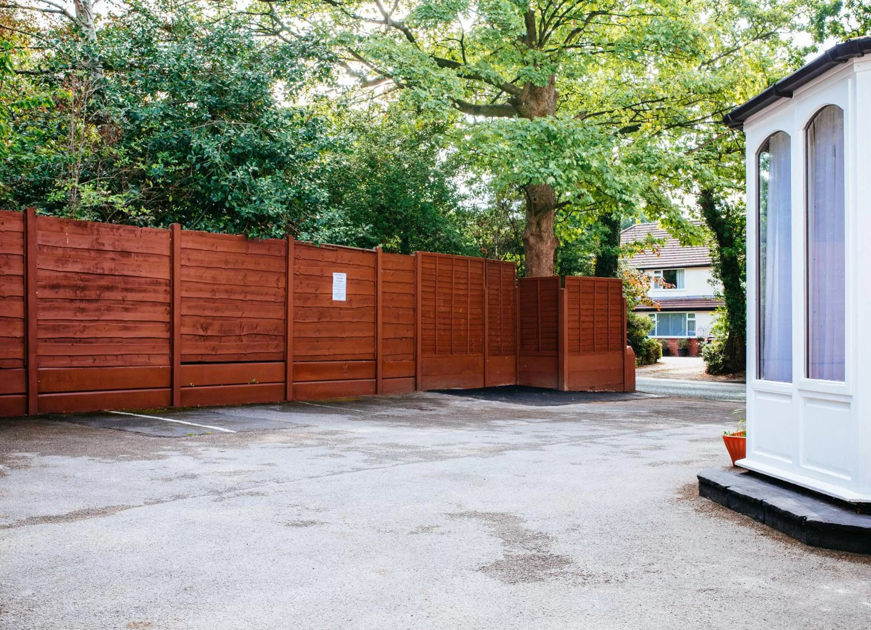 Property building in Pymgate Lodge Hotel Manchester Airport