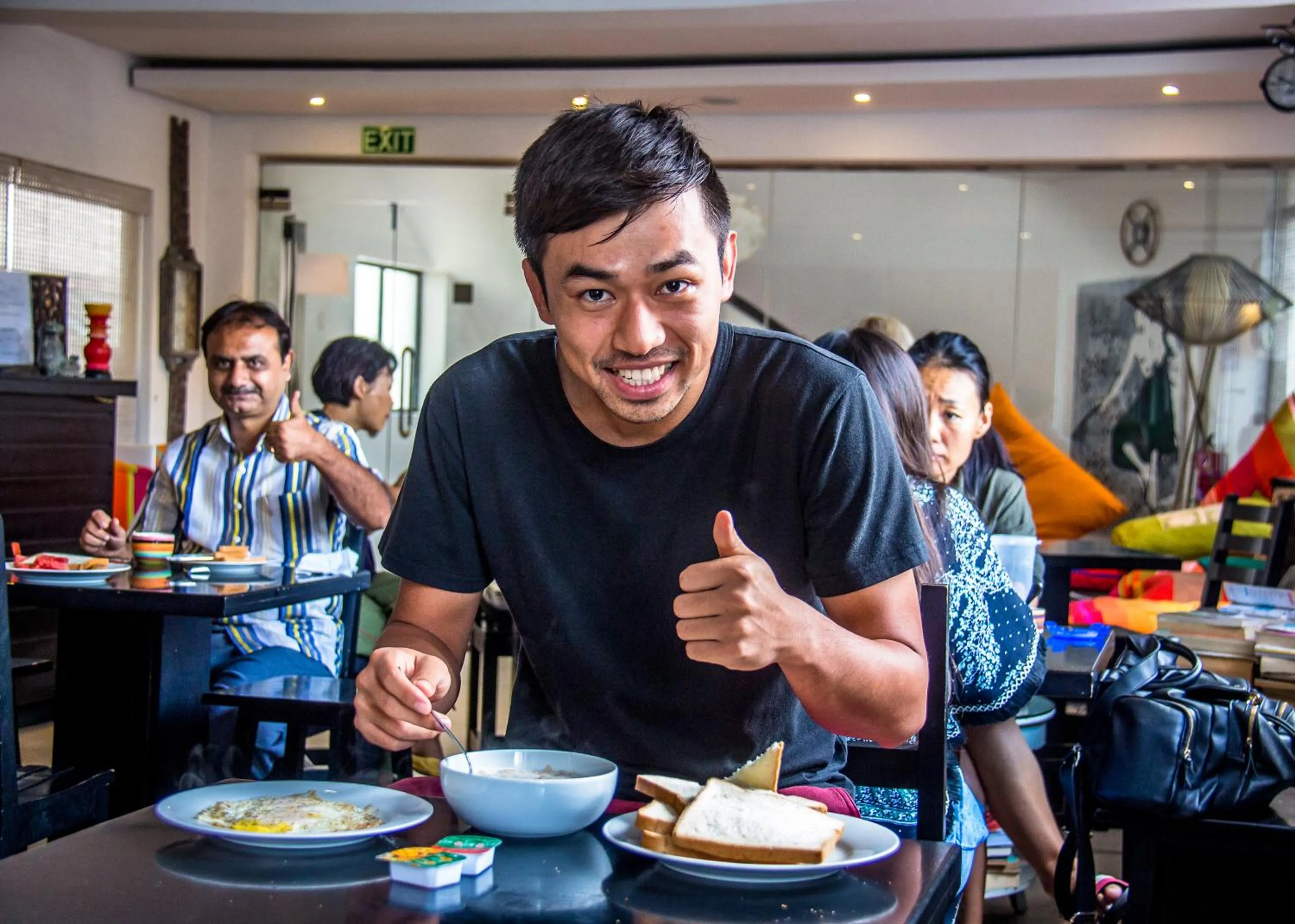 People in Clock Inn Colombo