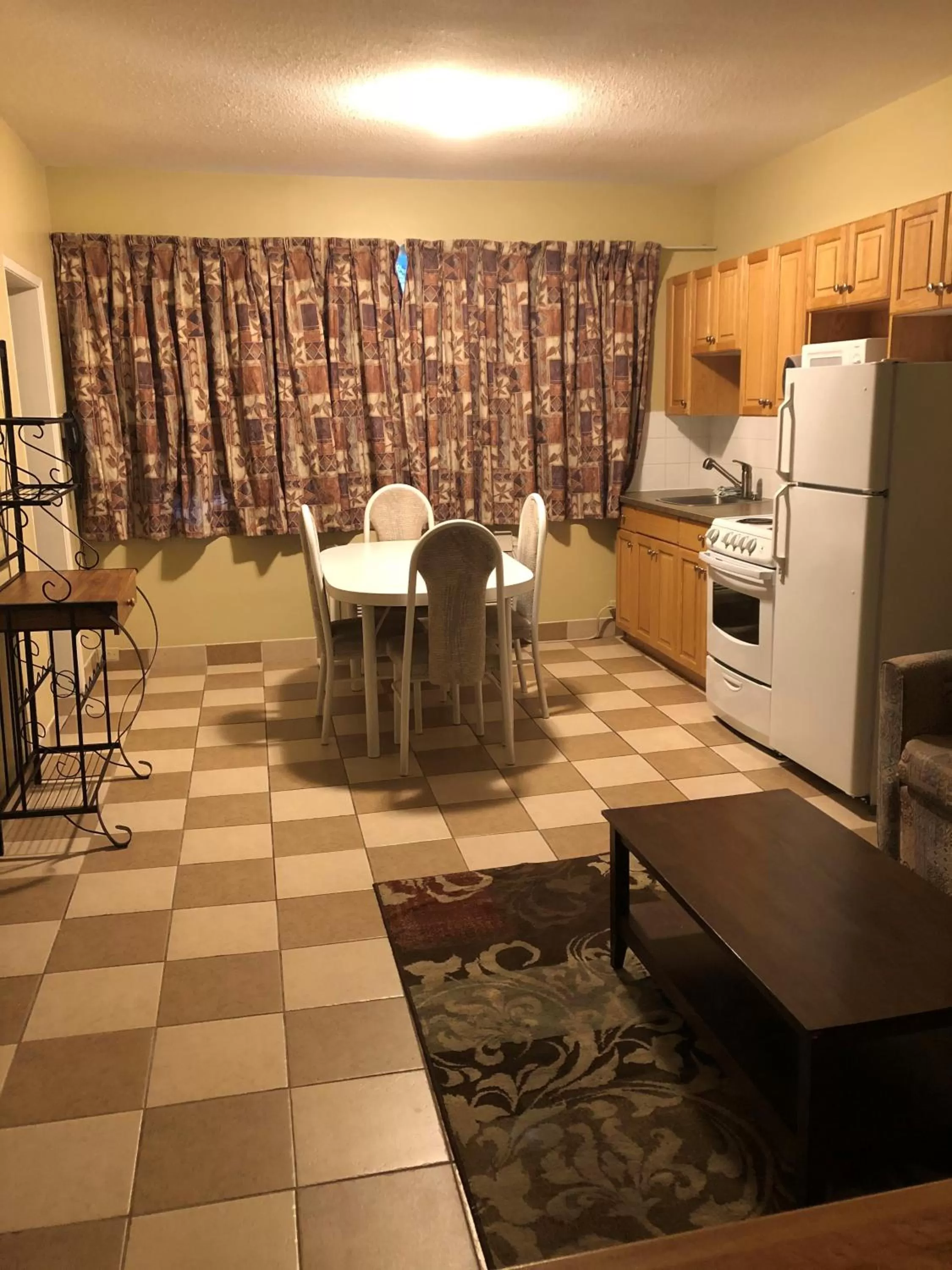 Dining area in Spanish Villa Resort