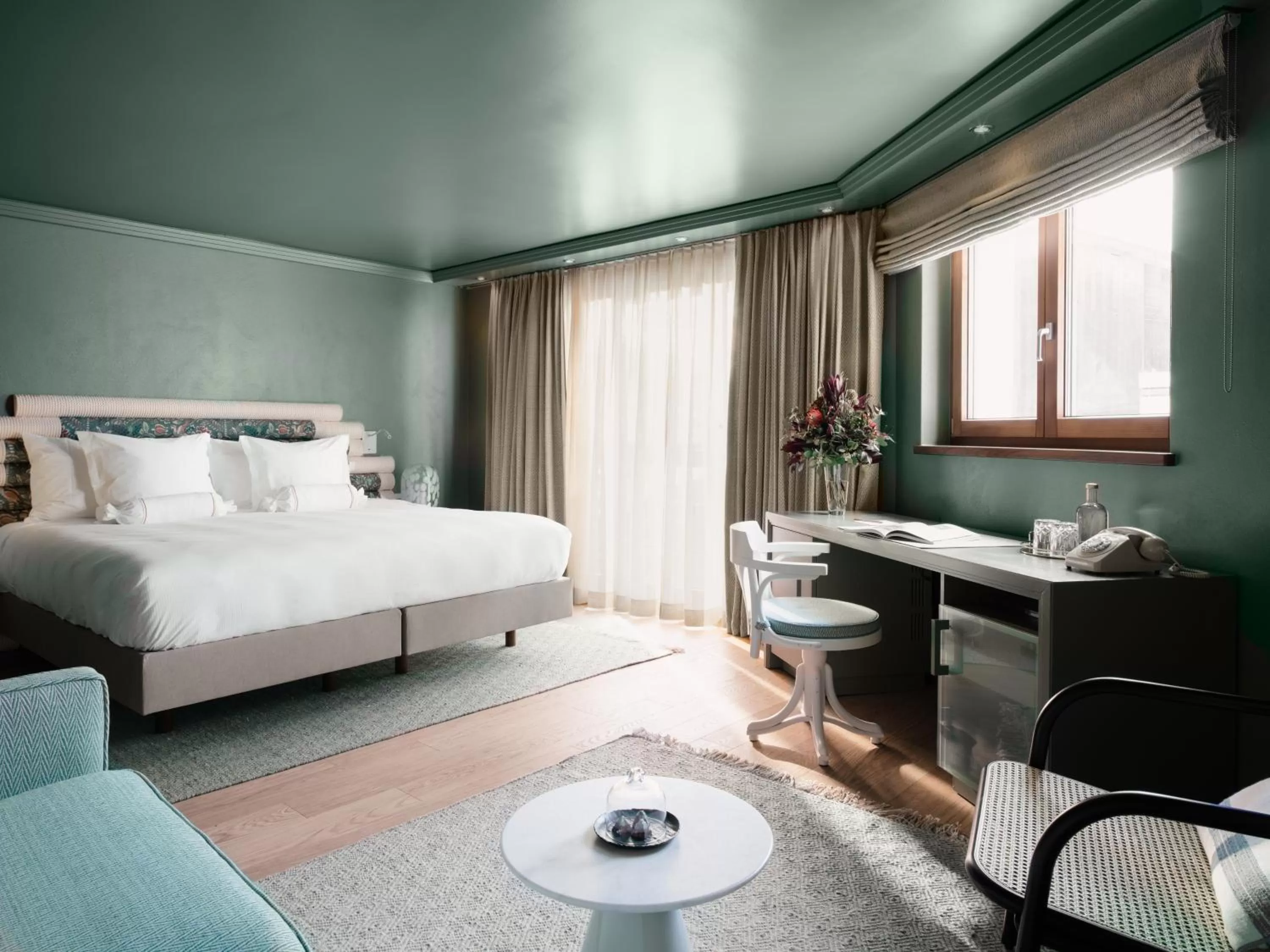 Photo of the whole room, Bed in BEAUSiTE Zermatt