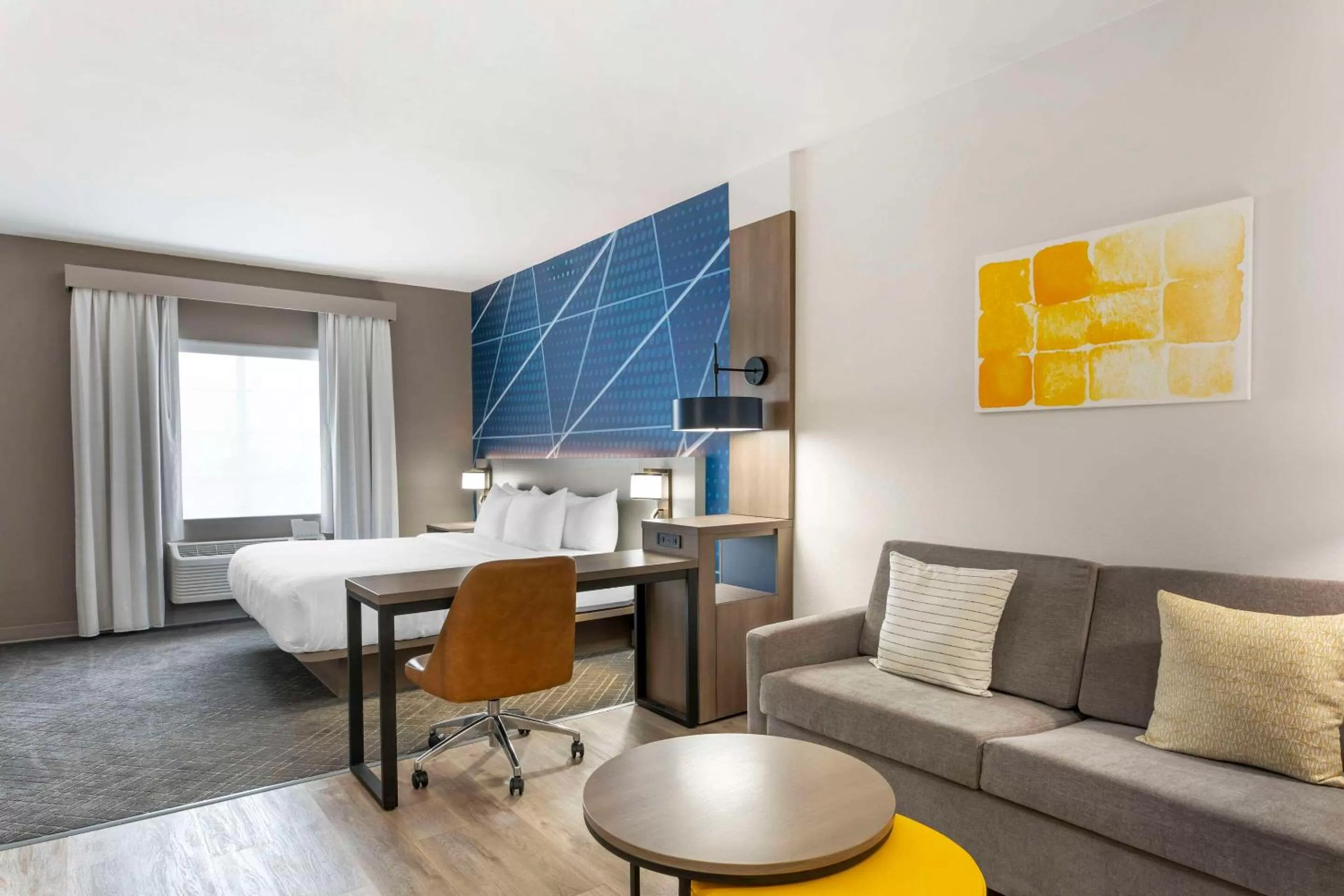 Bedroom in Comfort Suites Elgin Northwest