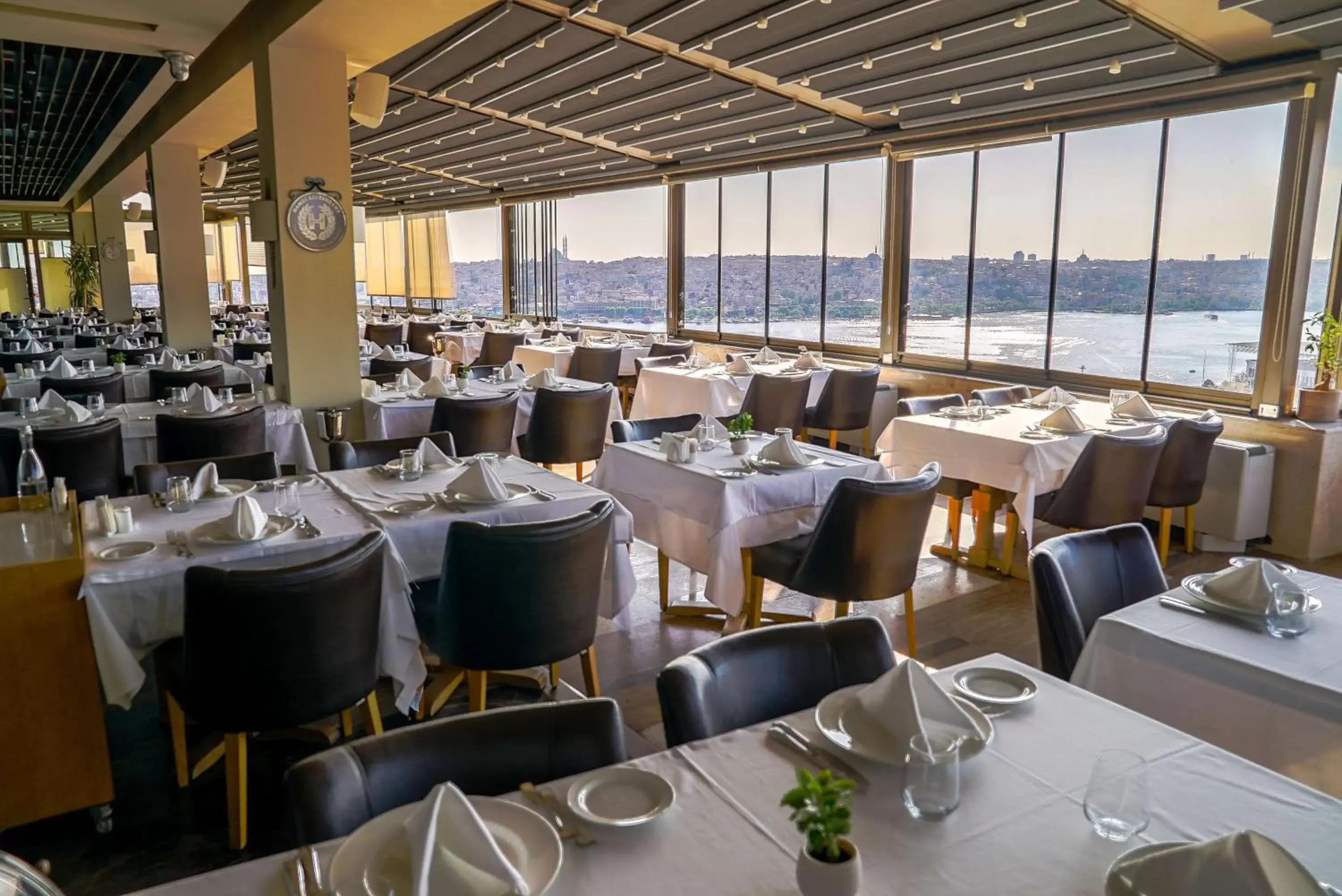 Restaurant/Places to Eat in Radisson Blu Hotel Istanbul Pera