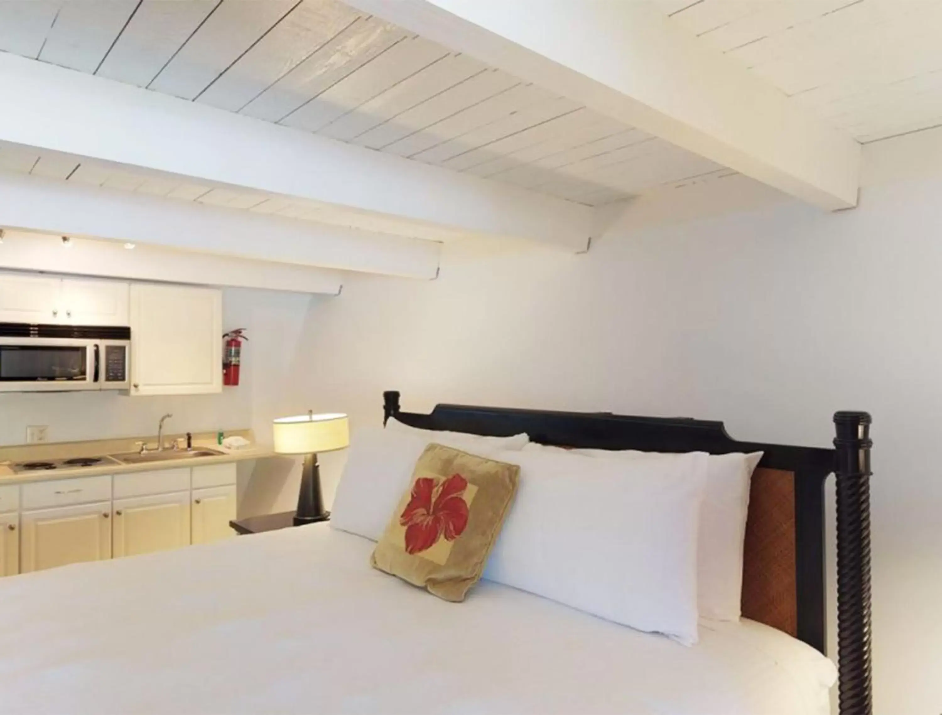 Deluxe Garden View King in Hotel Moloka'i Deluxe Garden View King in Hotel Moloka'i