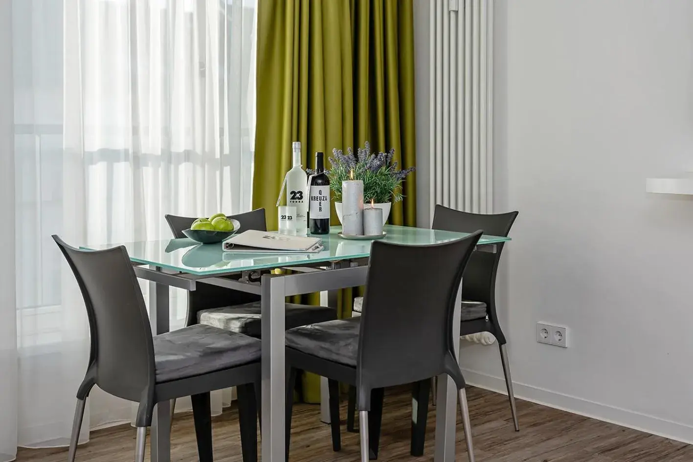 Decorative detail, Dining Area in Apartments Rosenthal Residence