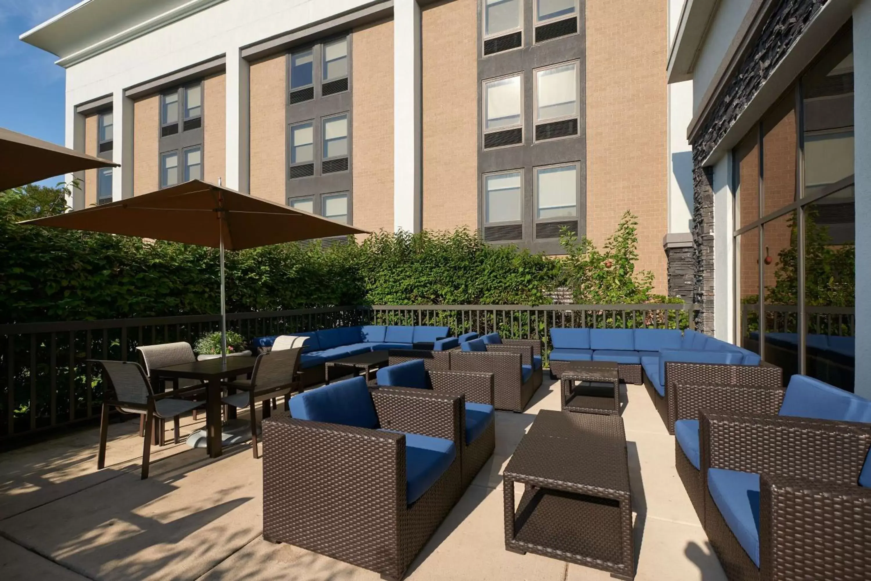 Patio, Restaurant/Places to Eat in Hampton Inn Ann Arbor-South