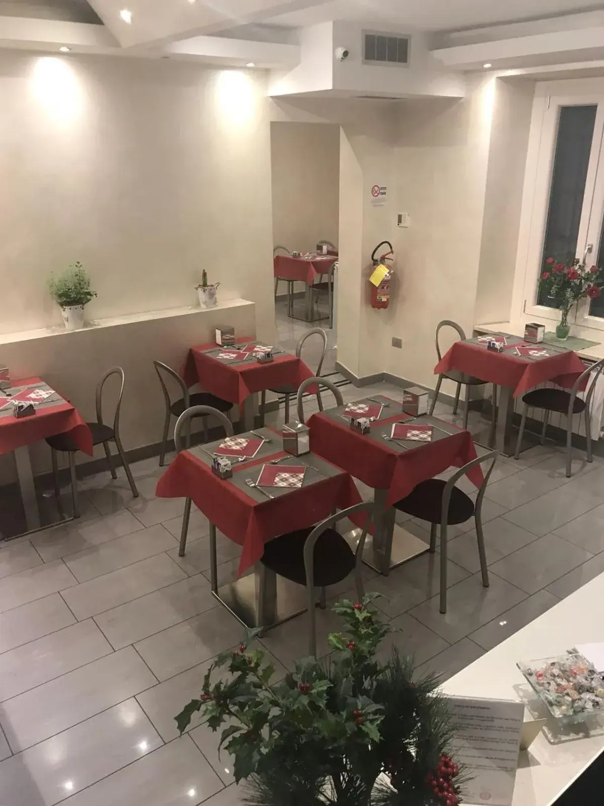 Lounge or bar, Restaurant/Places to Eat in Hotel La Madonnina