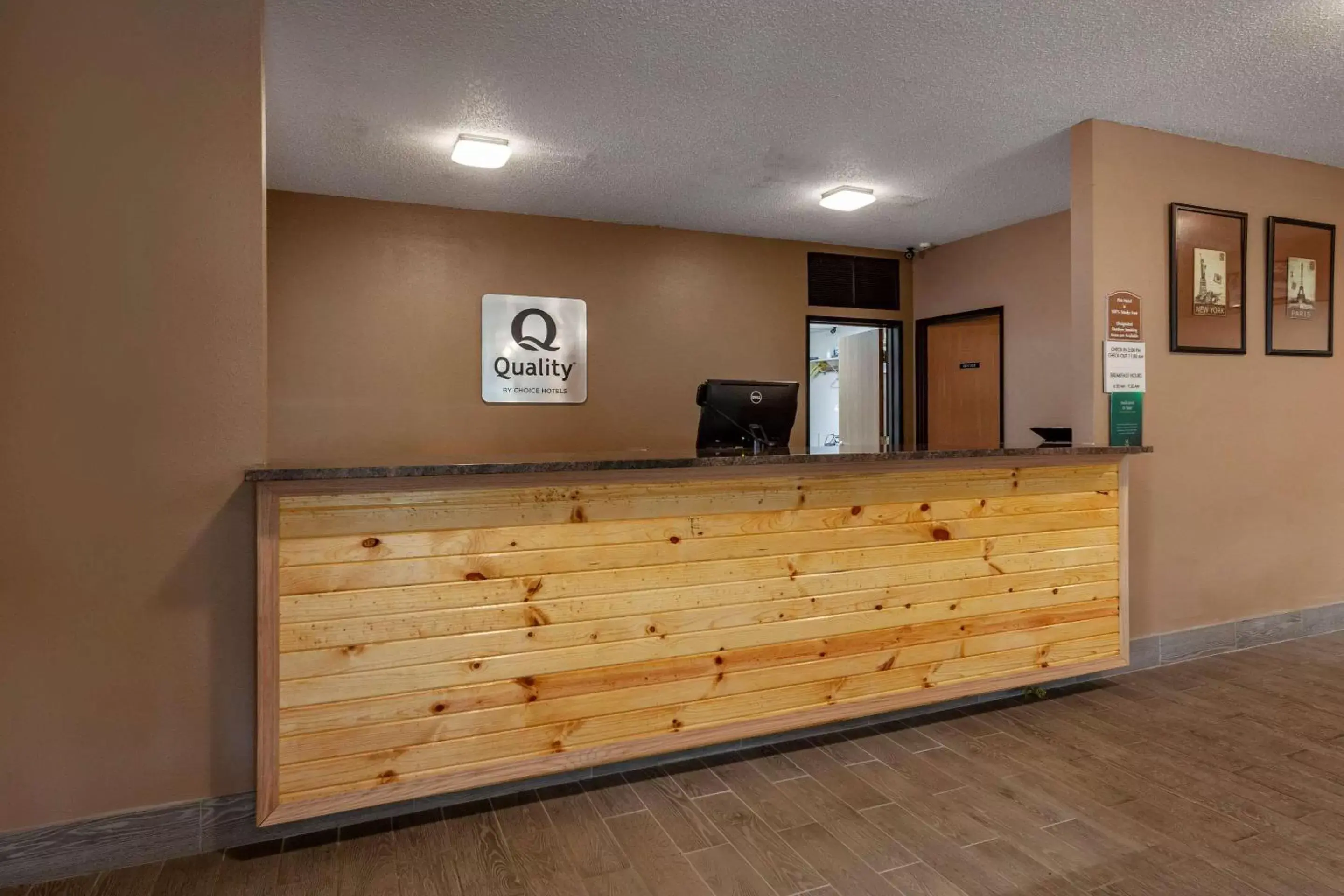 Lobby or reception in Quality Inn Redgranite Lobby or reception in Quality Inn Redgranite