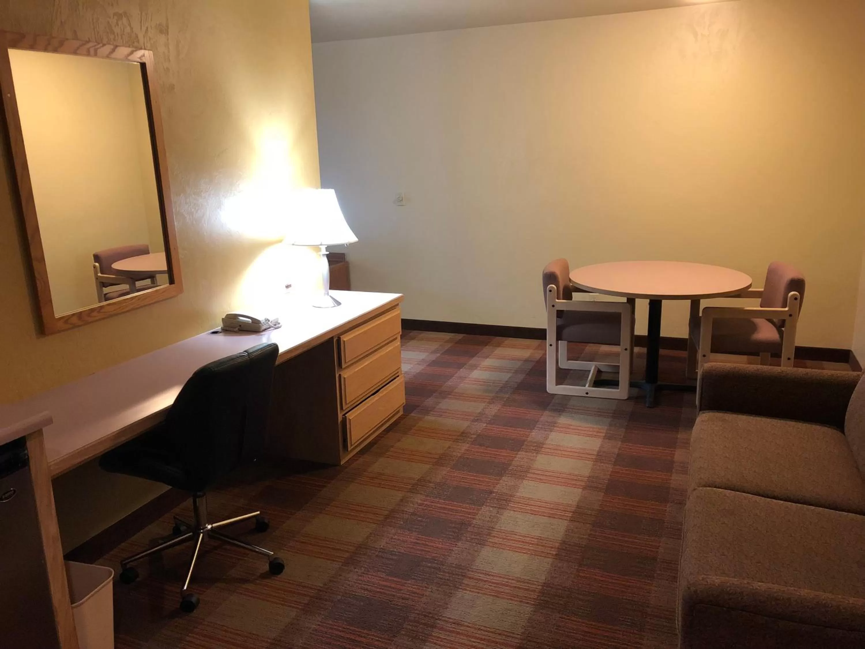 Bedroom in Super 8 by Wyndham Kennewick