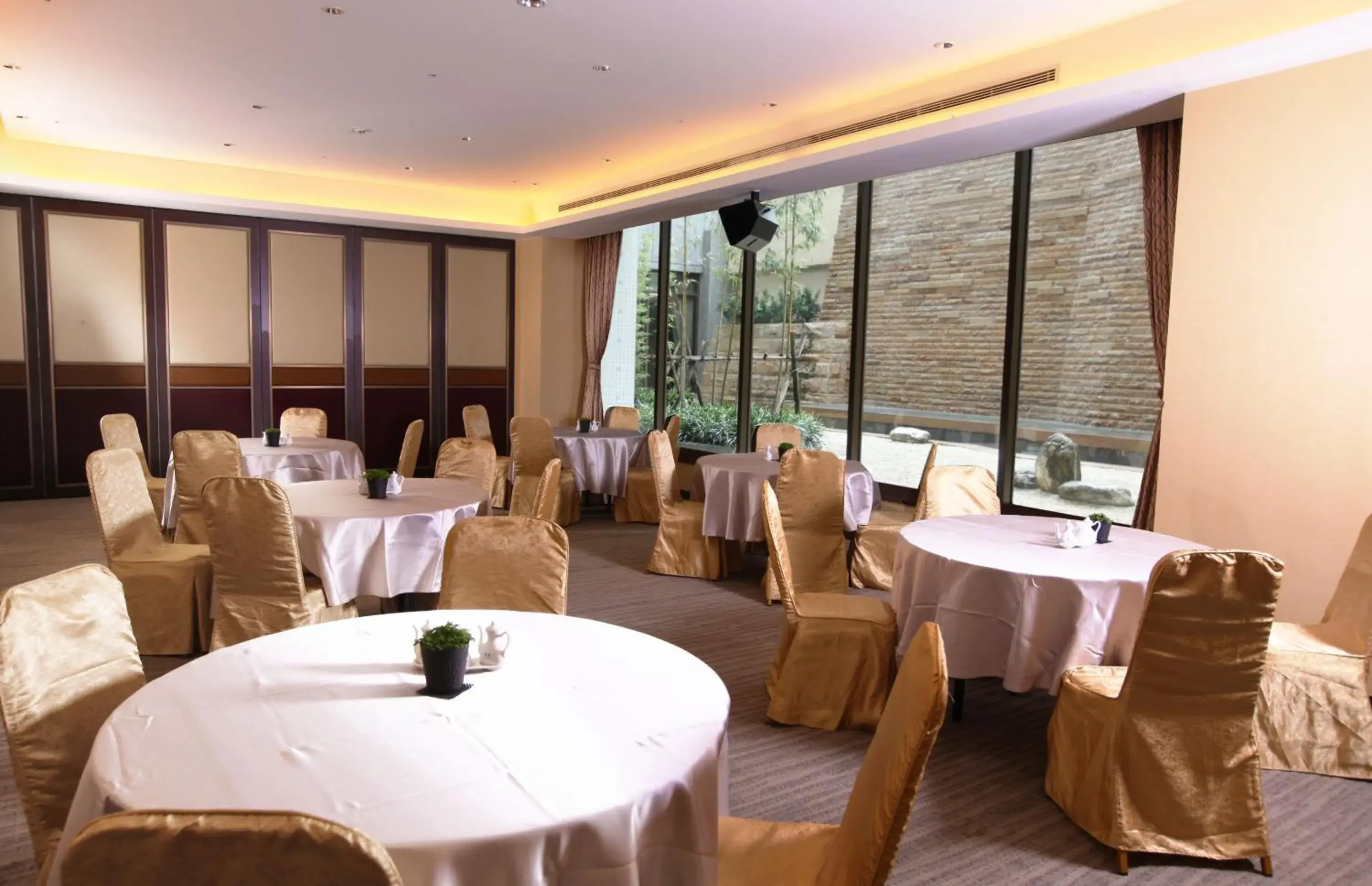 Restaurant/Places to Eat in Evergreen Resort Hotel Jiaosi