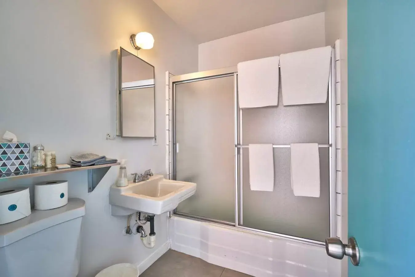 Deluxe Queen Room in Sagewater Hotel Deluxe Queen Room in Sagewater Hotel