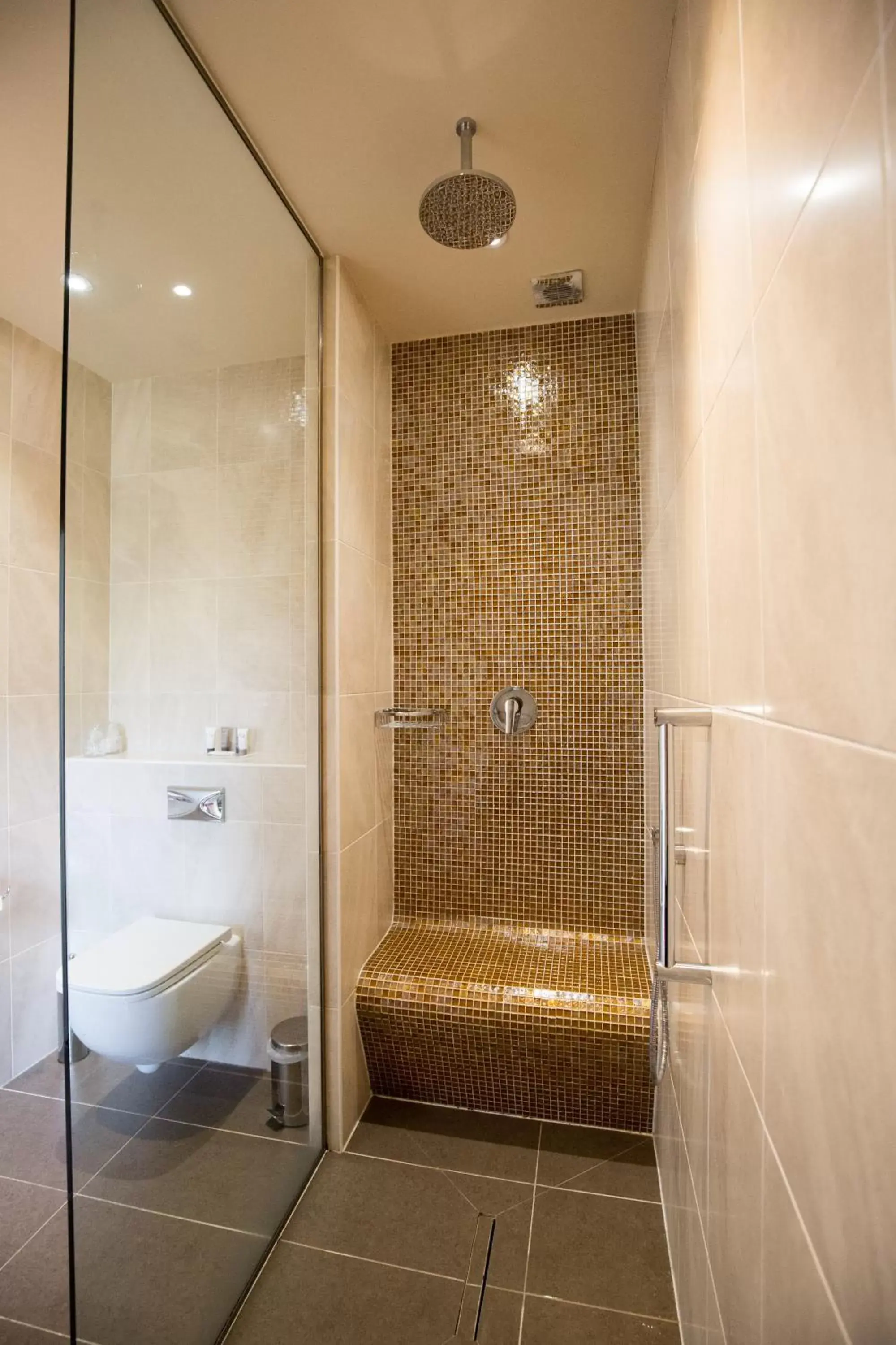 Bathroom in Rossett Hall Hotel