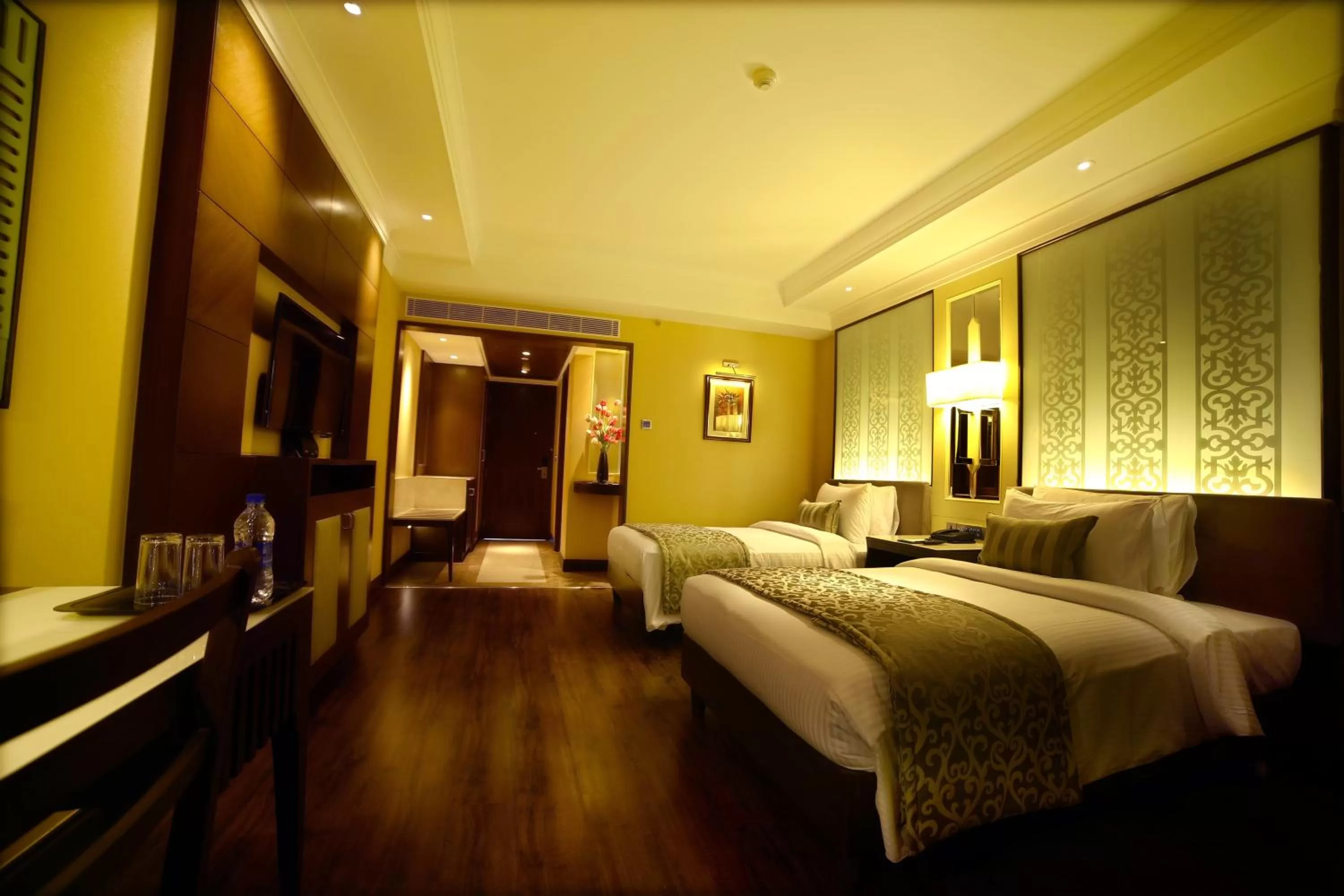 Bedroom, Bed in Ramada Plaza Chennai
