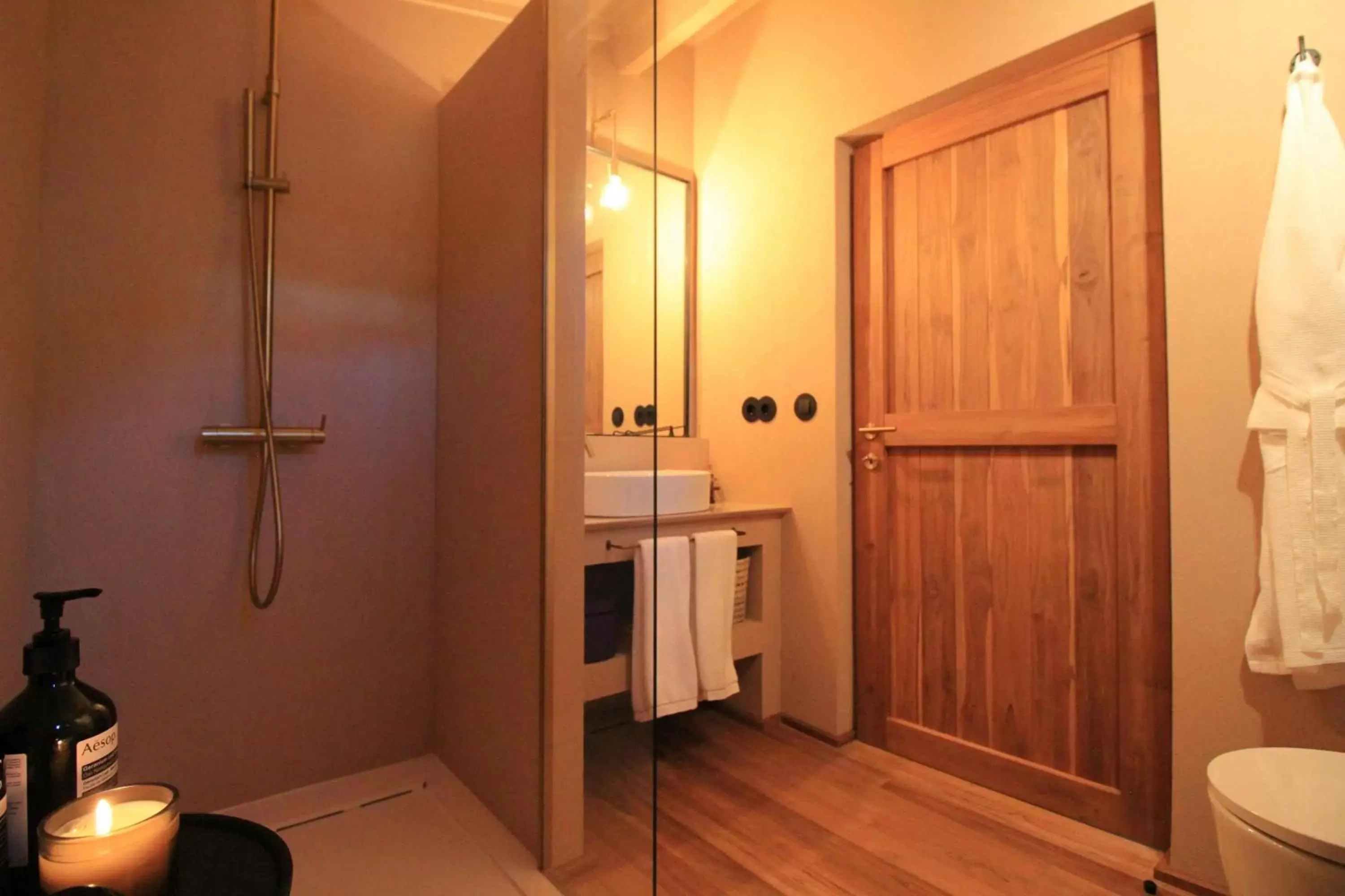 Shower, Bathroom in NHôme Country Living
