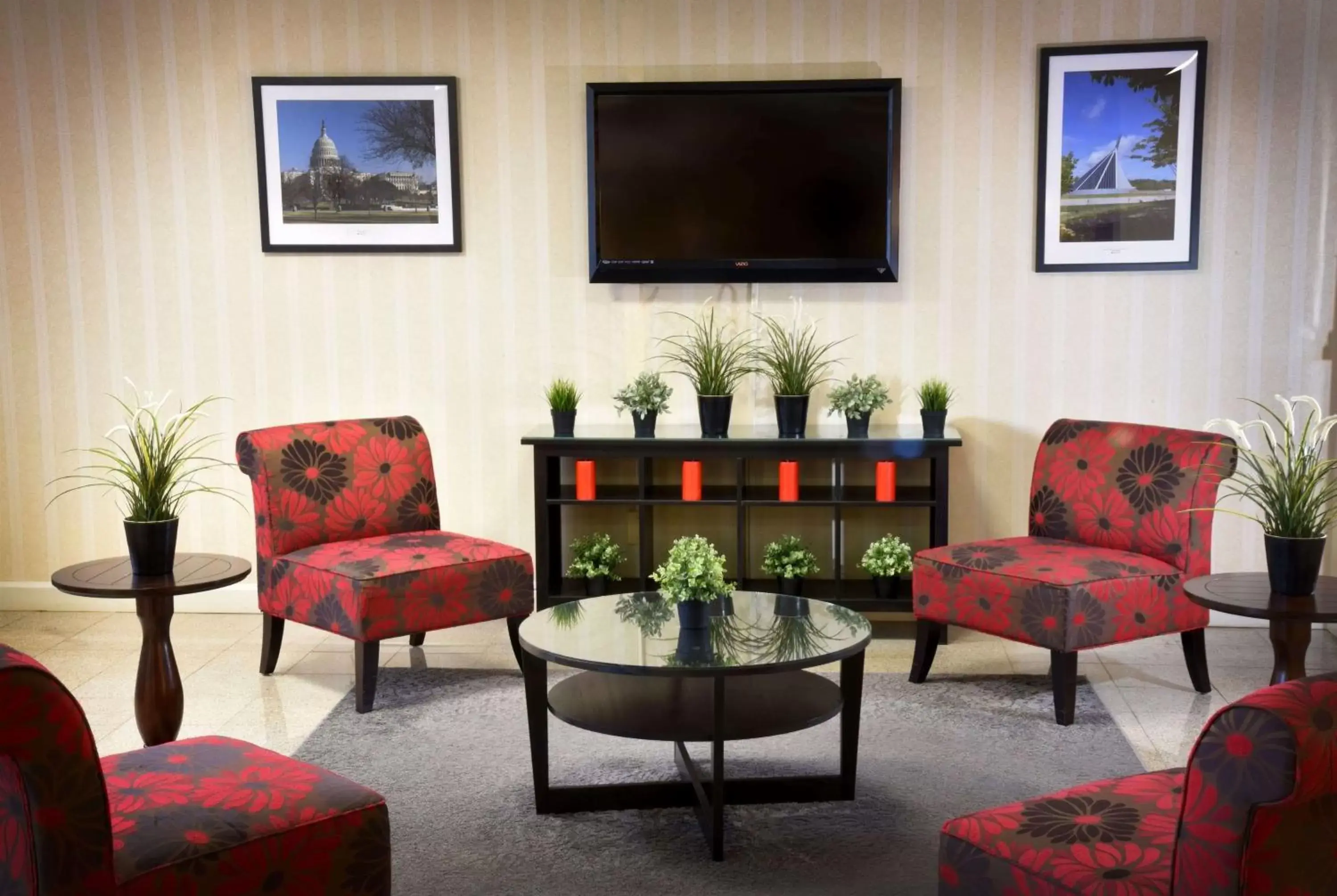 Lobby or reception, Seating Area in Ramada by Wyndham Triangle/Quantico
