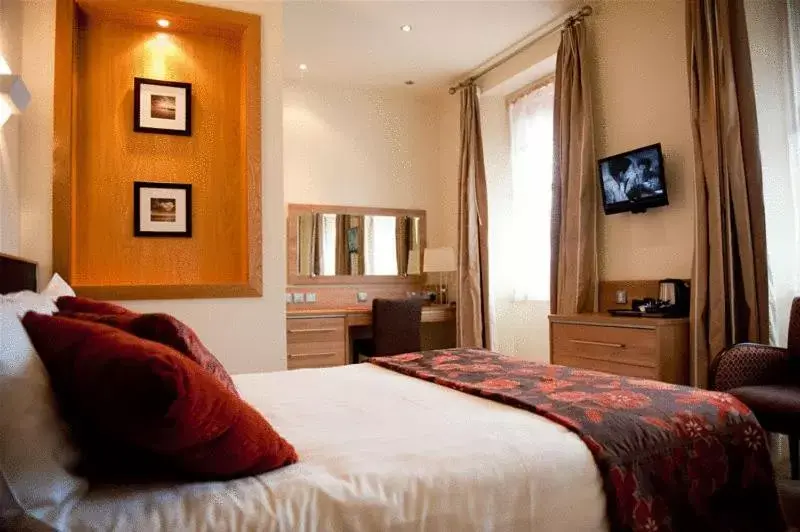 Seating area, Bed in Strangford Arms Hotel Seating area, Bed in Strangford Arms Hotel