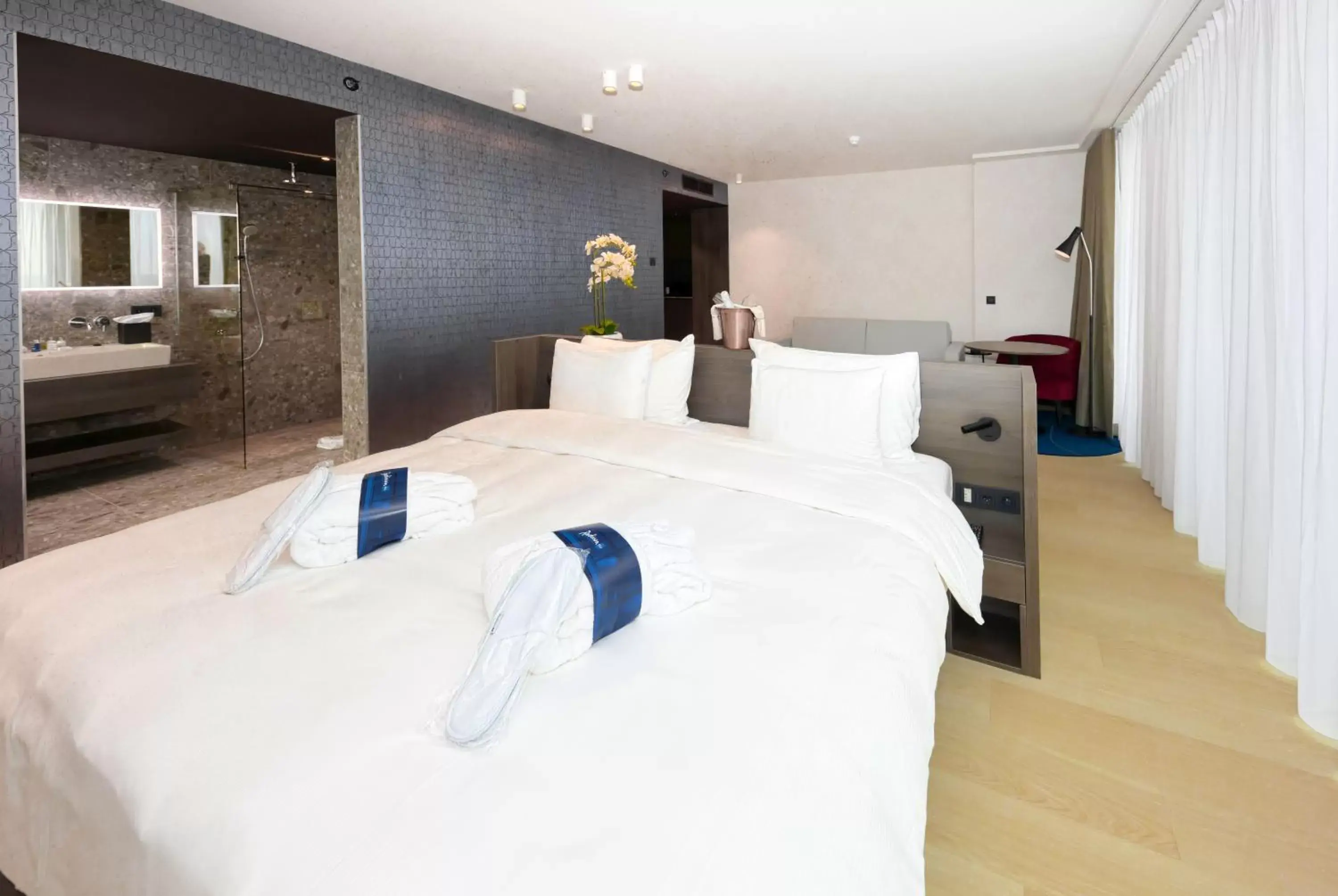 Photo of the whole room, Bed in Radisson Blu Hotel, Bruges