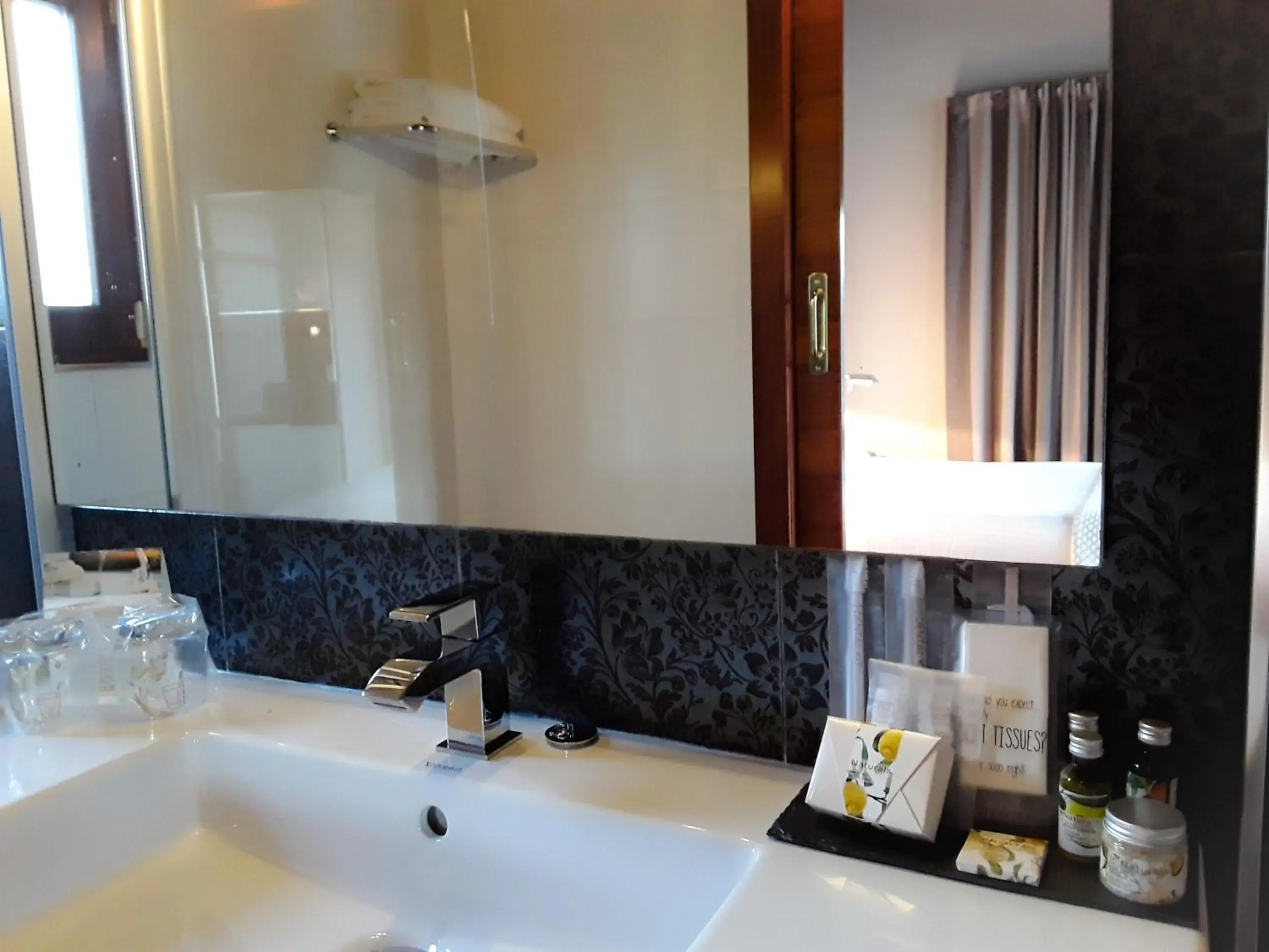 Decorative detail, Bathroom in Hotel Indiana Llanes