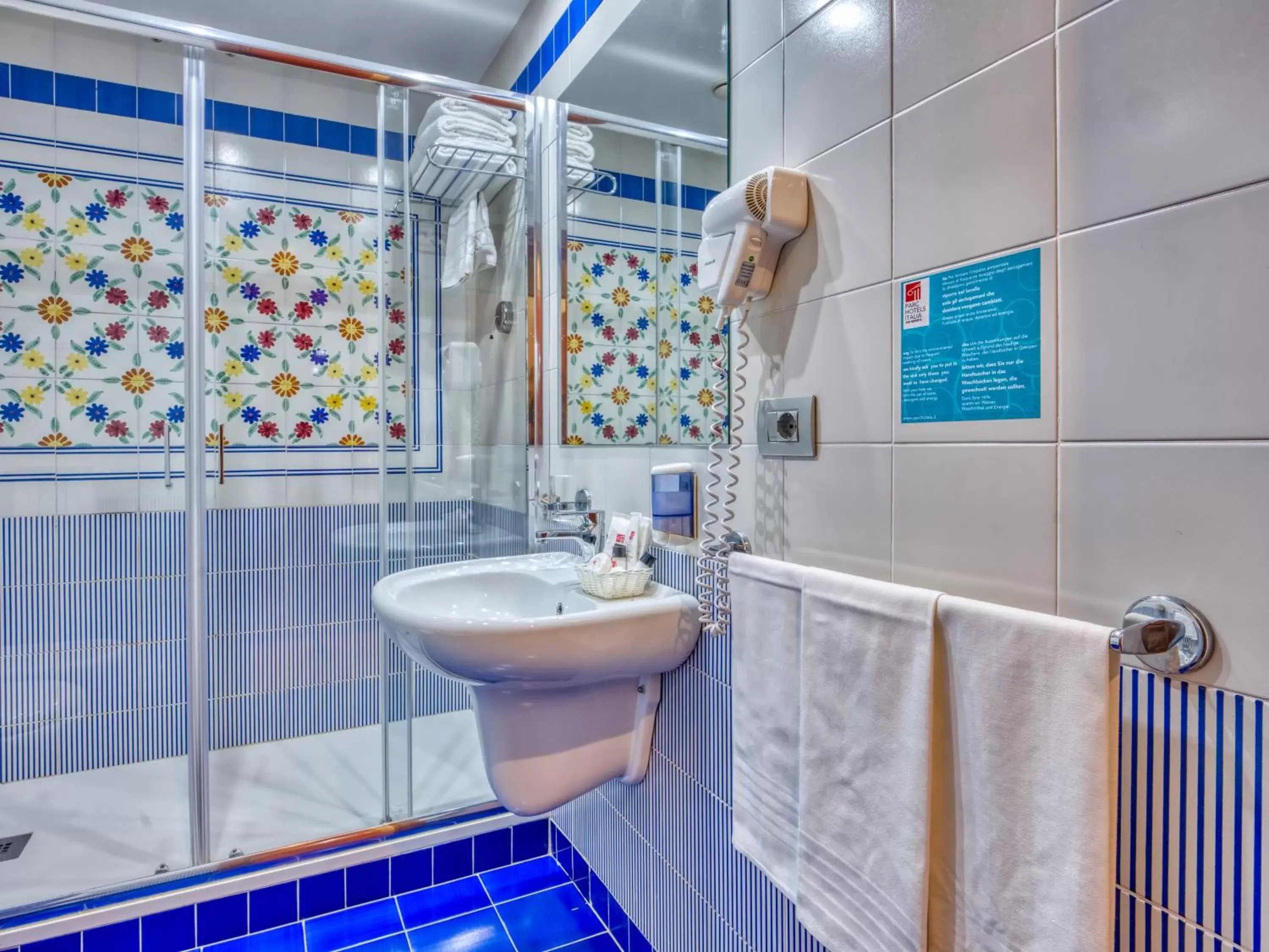 Shower, Bathroom in Hotel Caesar Palace