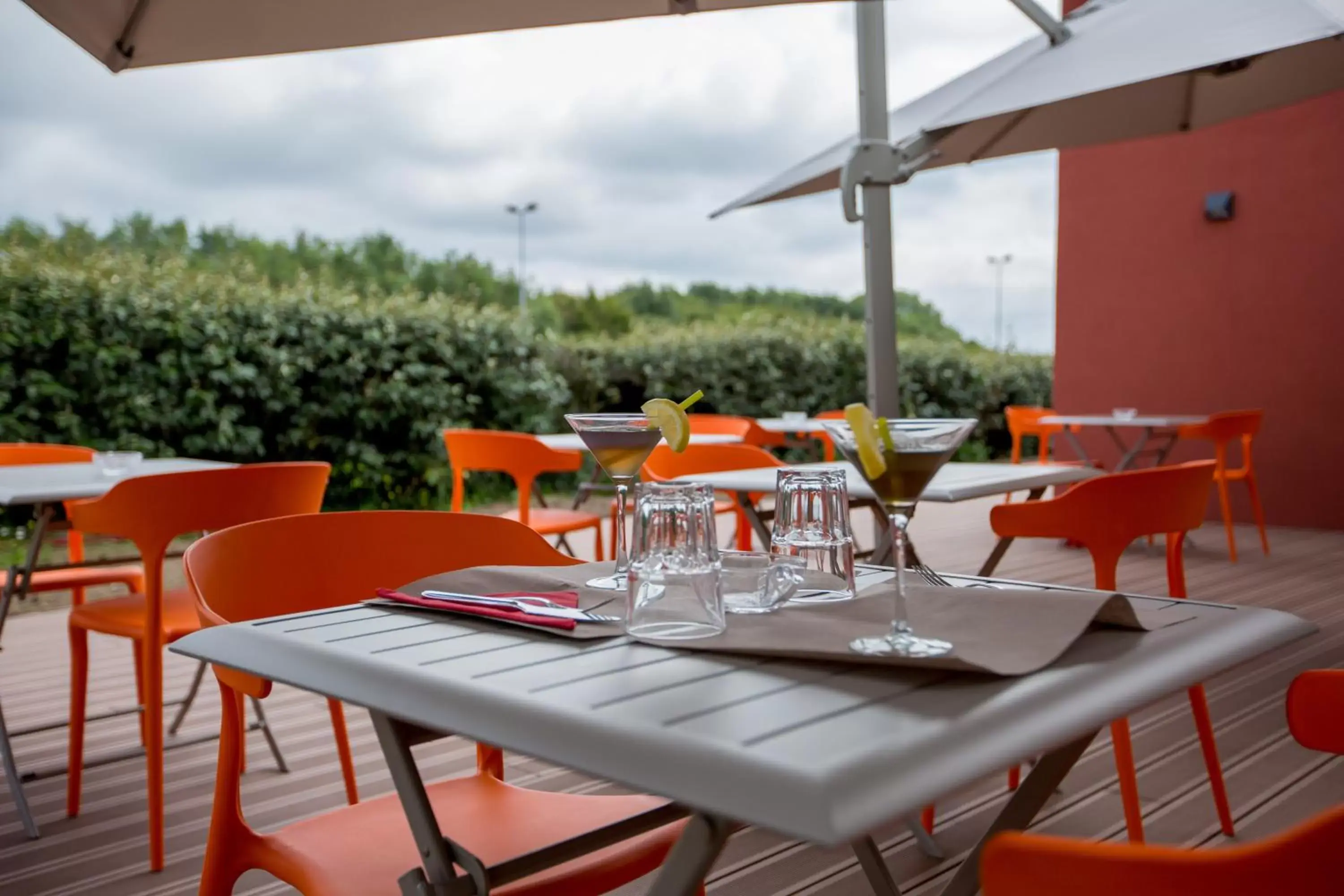 Patio, Restaurant/Places to Eat in ibis Cherbourg La Glacerie