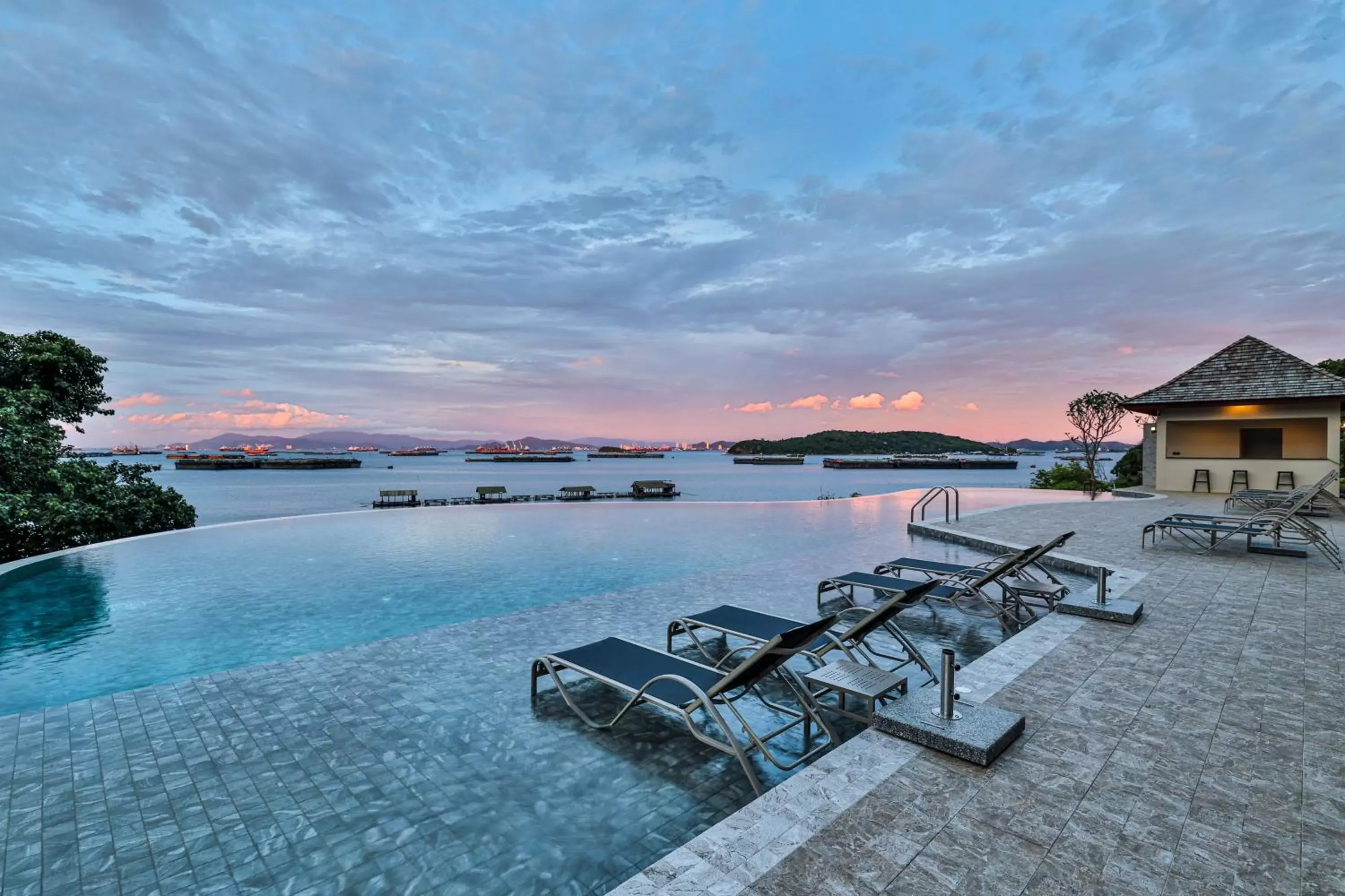 Property building, Swimming Pool in Novotel Marina Sriracha & Koh Si Chang