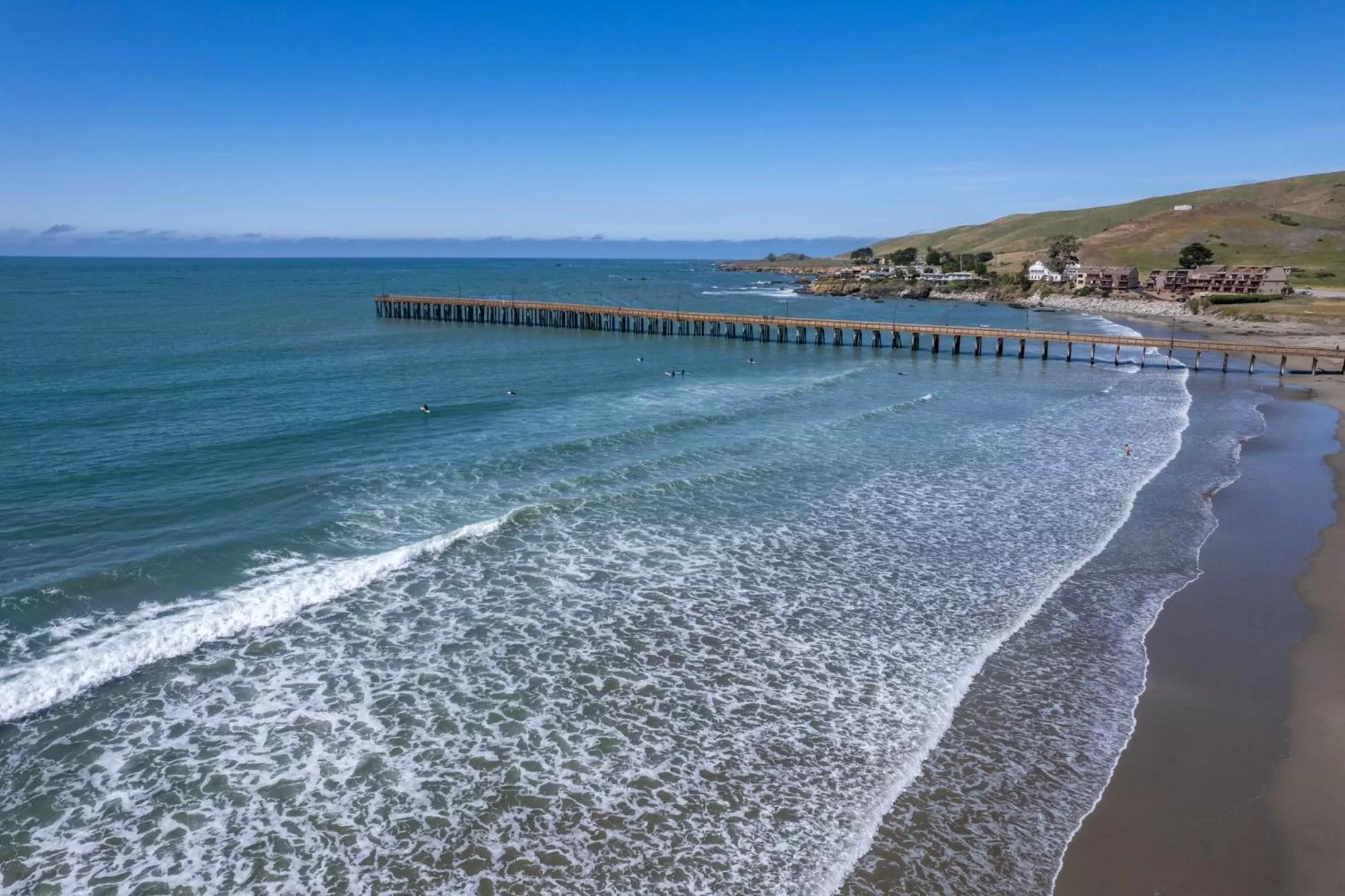 Nearby landmark, Beach in Shoreline Inn...on the beach