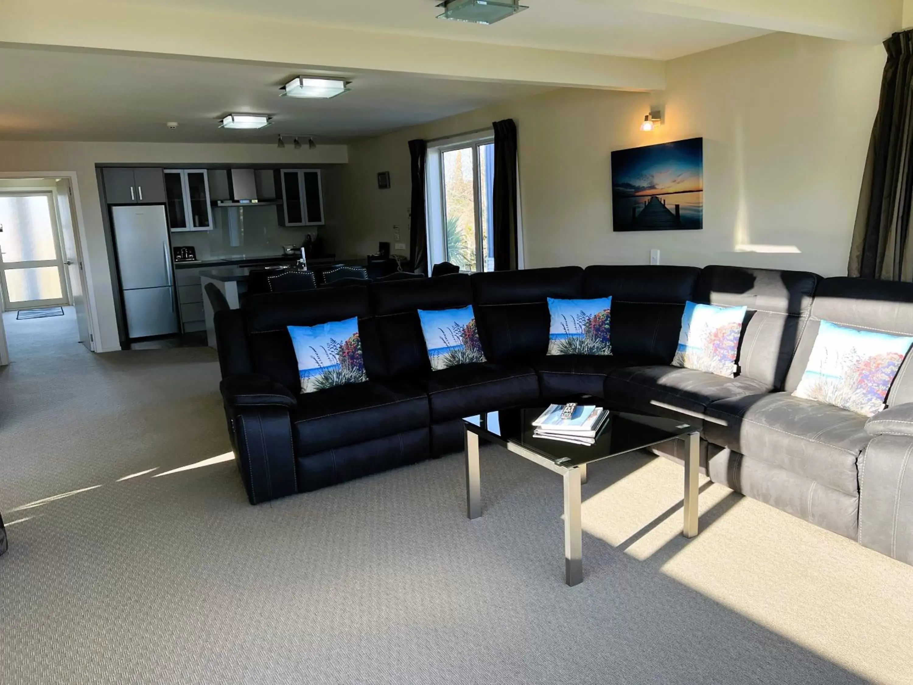 Living room, Seating Area in Fiordland Lakeview Motel and Apartments