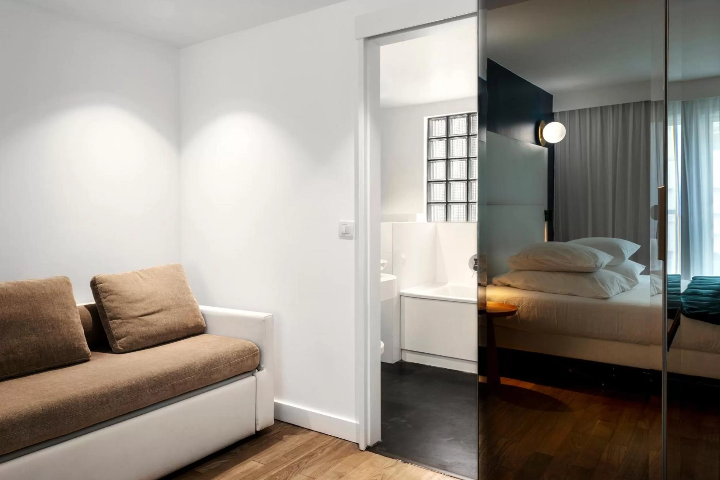 Bed in Hôtel Le Windsor Biarritz